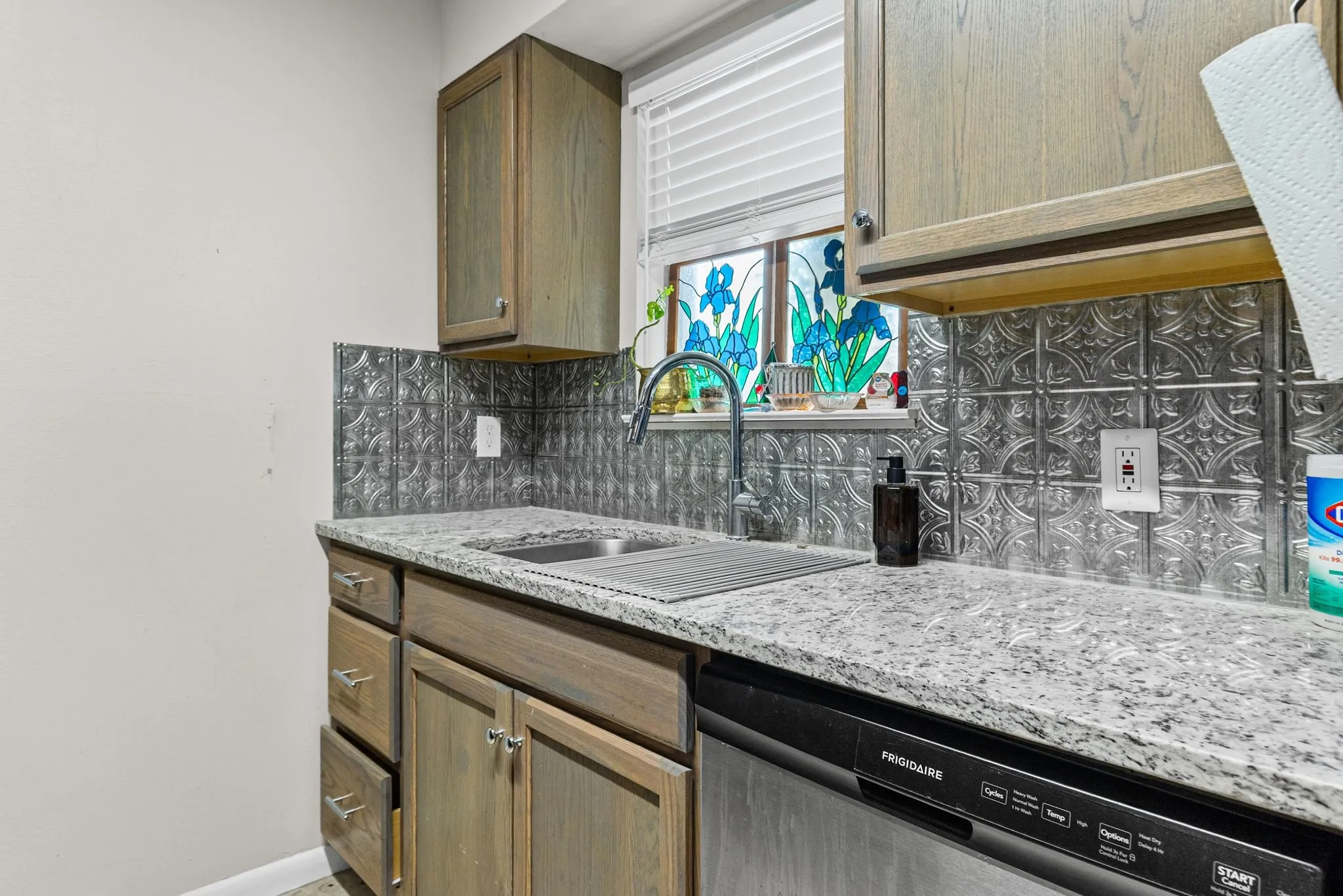 Single Family Residence For Sale in Hunt County , 5213 Hilltop Drive, Greenville, Texas 75402, 3 Bedroom, 2 Bathroom, 2 Garage spaces, 1,132 Sqft, built in 1975, Price $218,400, mls#21319728, Real Estate Agent in Greenville, Homes For Sale in Hunt county, Homes For Sale in Greenville, Realtor in Greenville Texas, Real Estate Brokerage Independent Realty Texas, Luminita Cordes Realtor