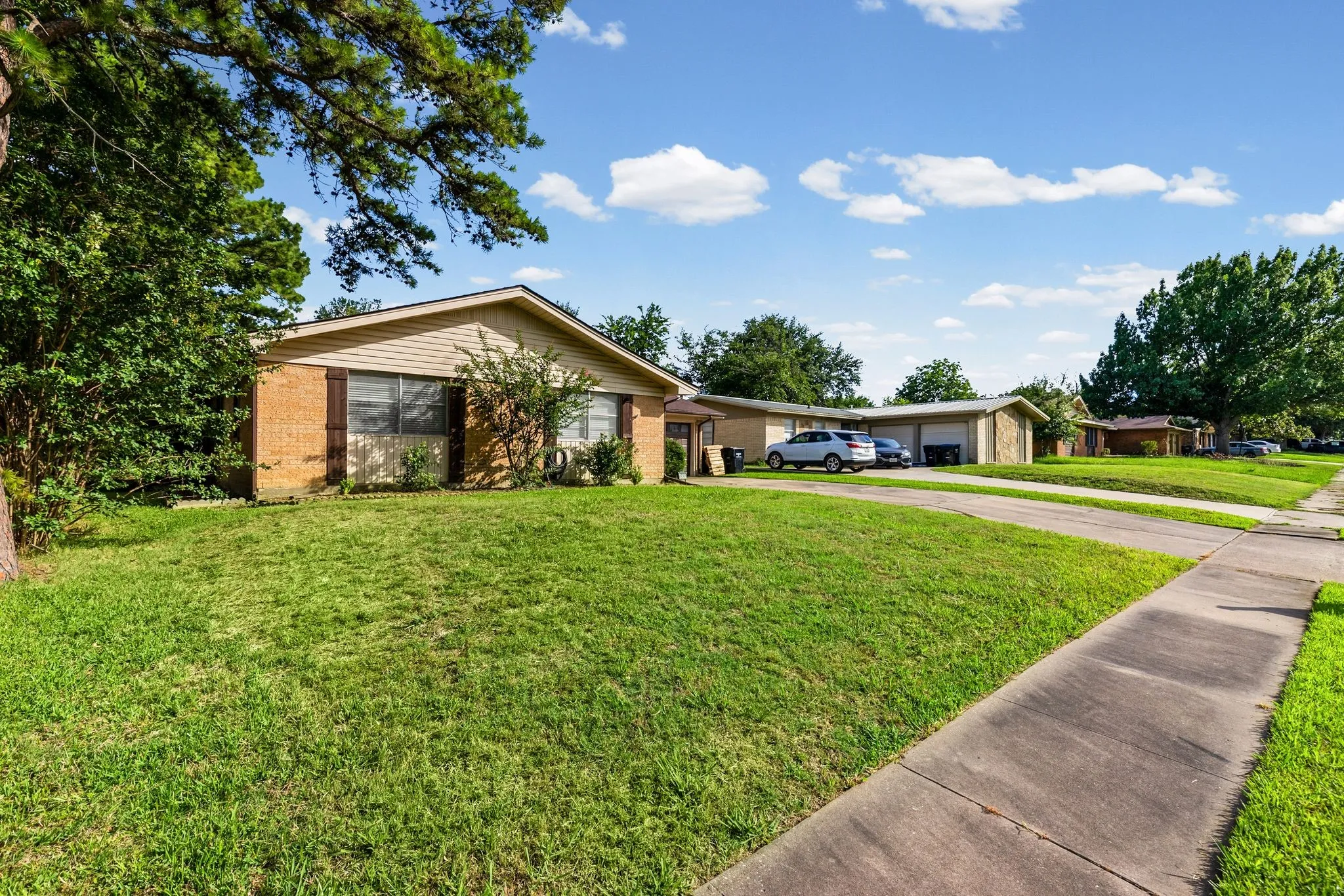 Single Family Residence For Sale in Hunt County , 5213 Hilltop Drive, Greenville, Texas 75402, 3 Bedroom, 2 Bathroom, 2 Garage spaces, 1,132 Sqft, built in 1975, Price $218,400, mls#21319728, Real Estate Agent in Greenville, Homes For Sale in Hunt county, Homes For Sale in Greenville, Realtor in Greenville Texas, Real Estate Brokerage Independent Realty Texas, Luminita Cordes Realtor