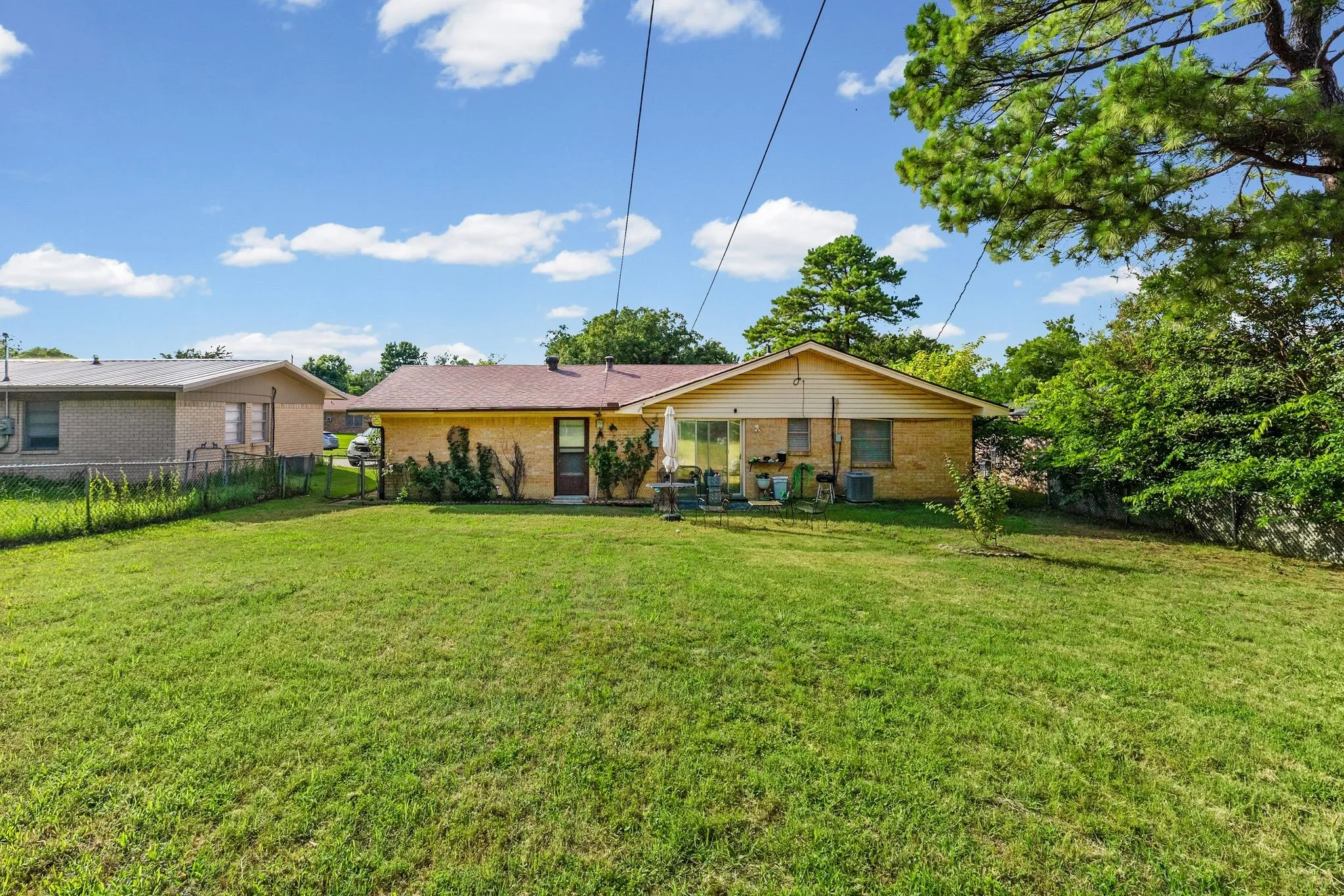 Single Family Residence For Sale in Hunt County , 5213 Hilltop Drive, Greenville, Texas 75402, 3 Bedroom, 2 Bathroom, 2 Garage spaces, 1,132 Sqft, built in 1975, Price $218,400, mls#21319728, Real Estate Agent in Greenville, Homes For Sale in Hunt county, Homes For Sale in Greenville, Realtor in Greenville Texas, Real Estate Brokerage Independent Realty Texas, Luminita Cordes Realtor