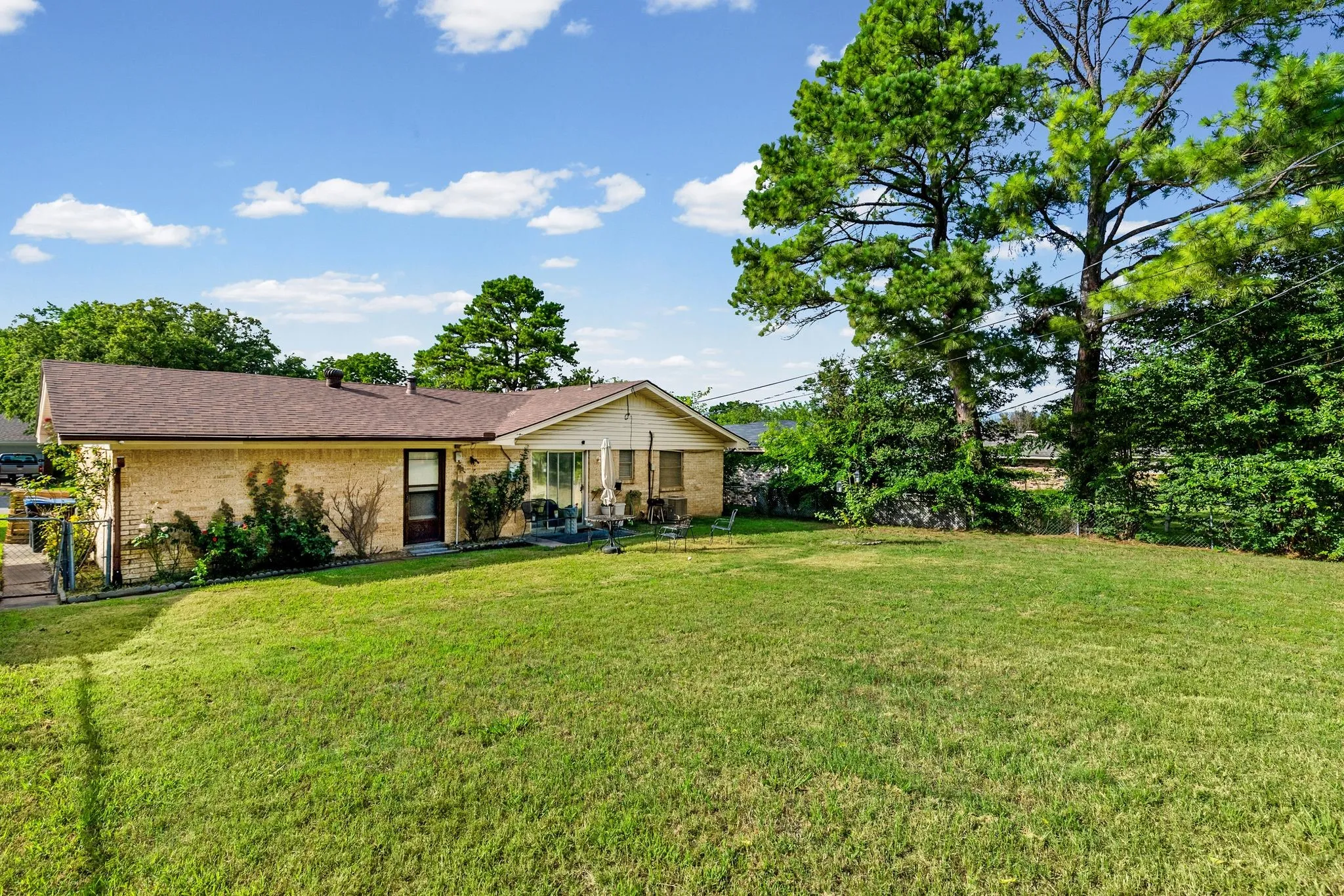 Single Family Residence For Sale in Hunt County , 5213 Hilltop Drive, Greenville, Texas 75402, 3 Bedroom, 2 Bathroom, 2 Garage spaces, 1,132 Sqft, built in 1975, Price $218,400, mls#21319728, Real Estate Agent in Greenville, Homes For Sale in Hunt county, Homes For Sale in Greenville, Realtor in Greenville Texas, Real Estate Brokerage Independent Realty Texas, Luminita Cordes Realtor