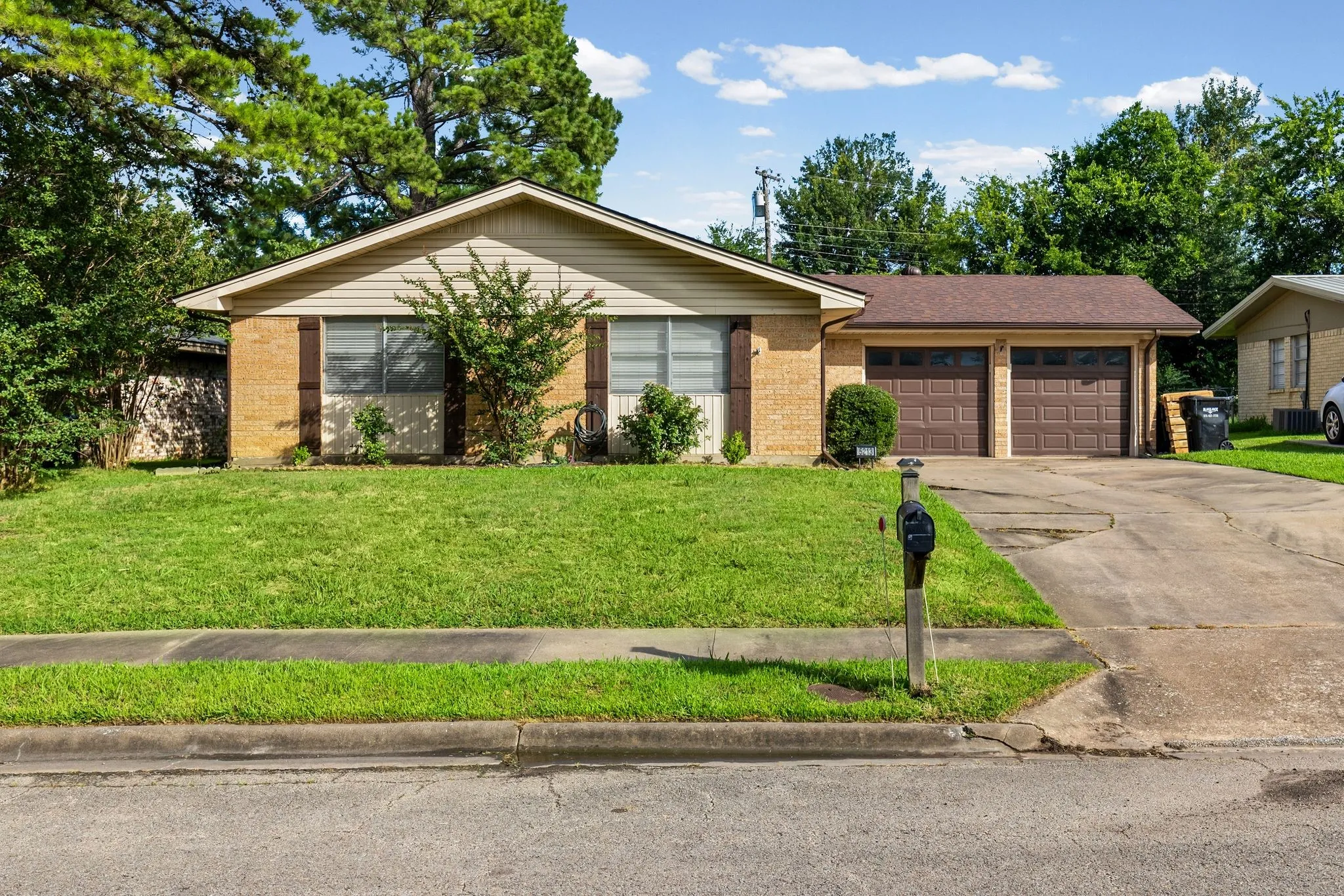 Single Family Residence For Sale in Hunt County , 5213 Hilltop Drive, Greenville, Texas 75402, 3 Bedroom, 2 Bathroom, 2 Garage spaces, 1,132 Sqft, built in 1975, Price $218,400, mls#21319728, Real Estate Agent in Greenville, Homes For Sale in Hunt county, Homes For Sale in Greenville, Realtor in Greenville Texas, Real Estate Brokerage Independent Realty Texas, Luminita Cordes Realtor