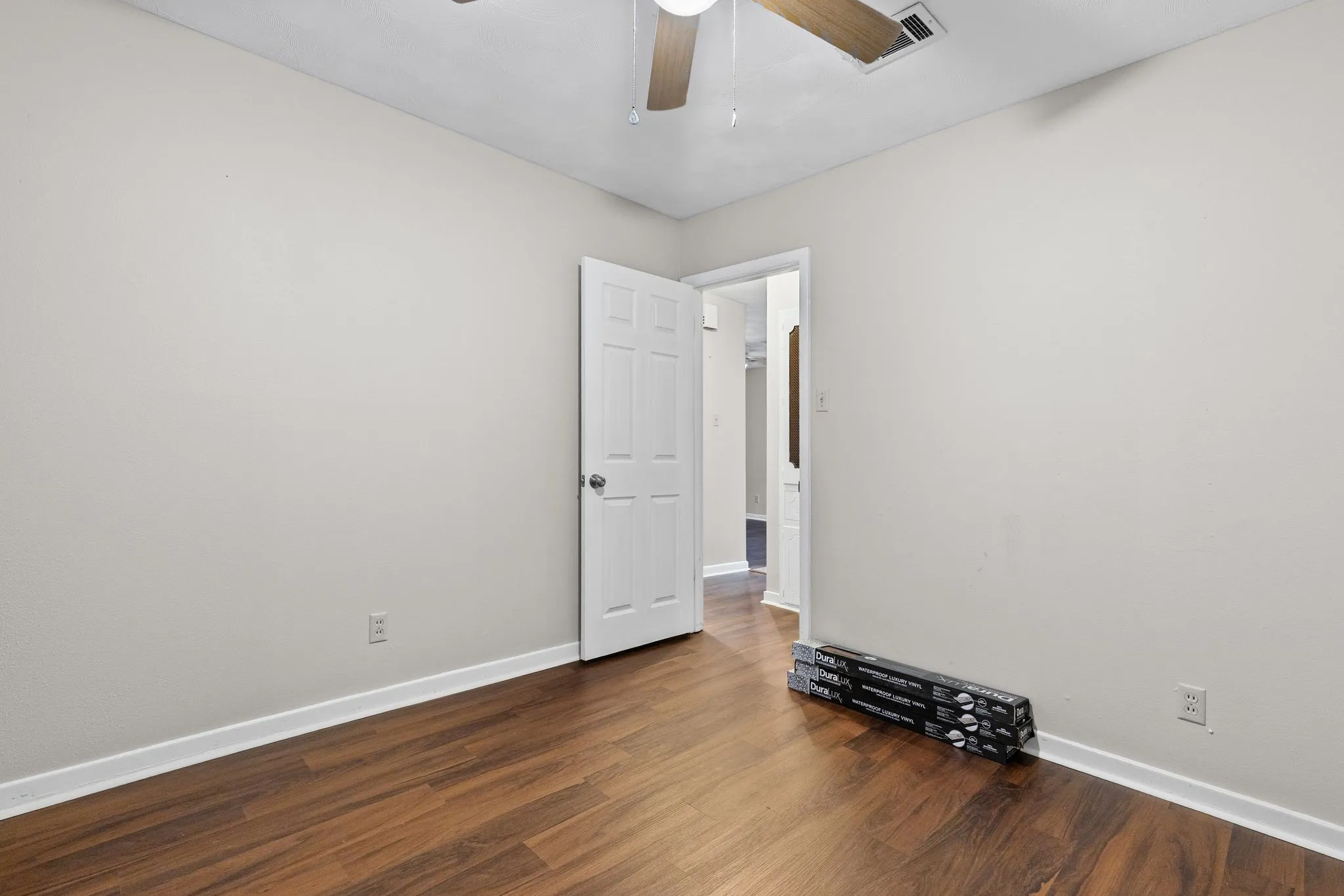 Single Family Residence For Sale in Hunt County , 5213 Hilltop Drive, Greenville, Texas 75402, 3 Bedroom, 2 Bathroom, 2 Garage spaces, 1,132 Sqft, built in 1975, Price $218,400, mls#21319728, Real Estate Agent in Greenville, Homes For Sale in Hunt county, Homes For Sale in Greenville, Realtor in Greenville Texas, Real Estate Brokerage Independent Realty Texas, Luminita Cordes Realtor