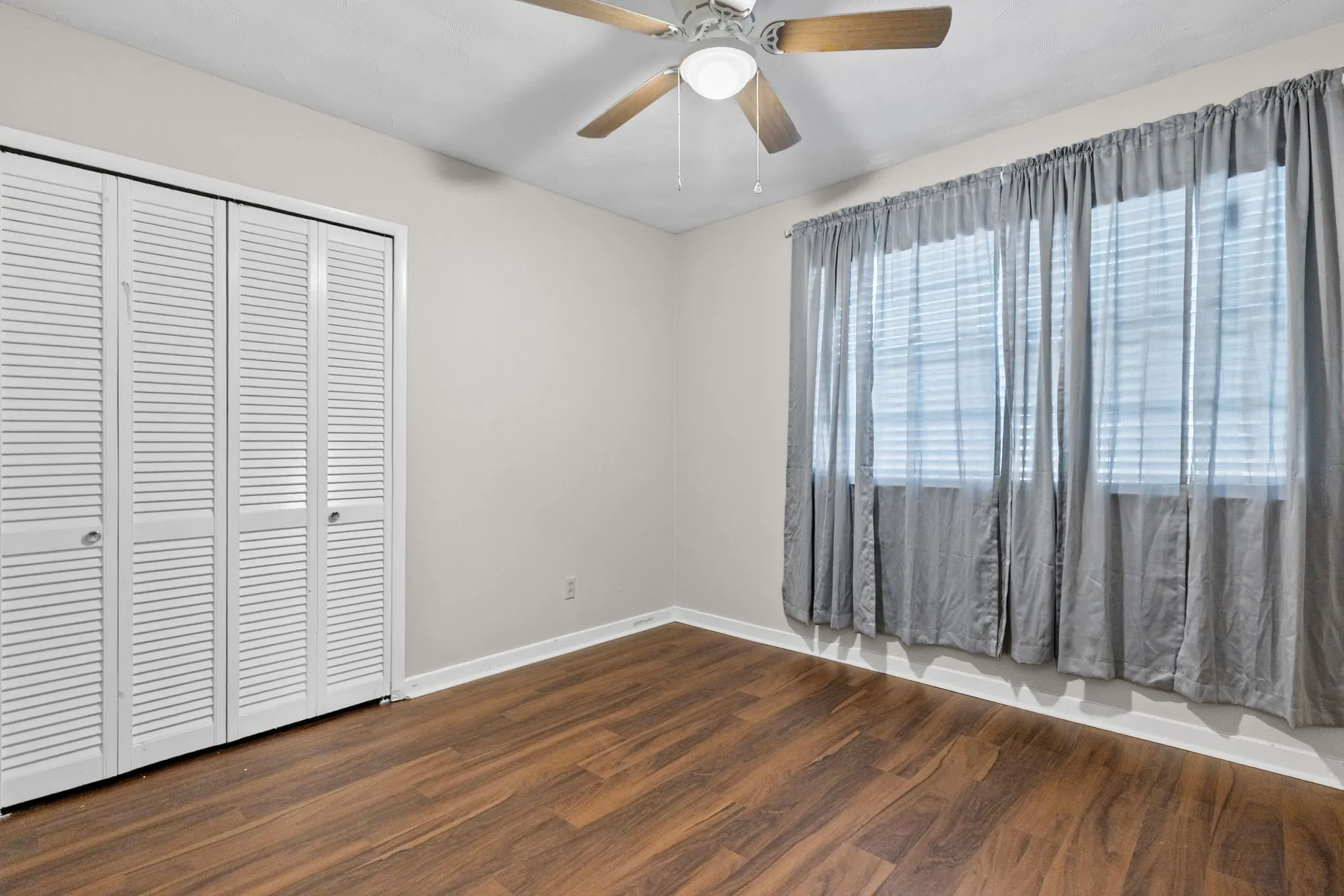 Single Family Residence For Sale in Hunt County , 5213 Hilltop Drive, Greenville, Texas 75402, 3 Bedroom, 2 Bathroom, 2 Garage spaces, 1,132 Sqft, built in 1975, Price $218,400, mls#21319728, Real Estate Agent in Greenville, Homes For Sale in Hunt county, Homes For Sale in Greenville, Realtor in Greenville Texas, Real Estate Brokerage Independent Realty Texas, Luminita Cordes Realtor