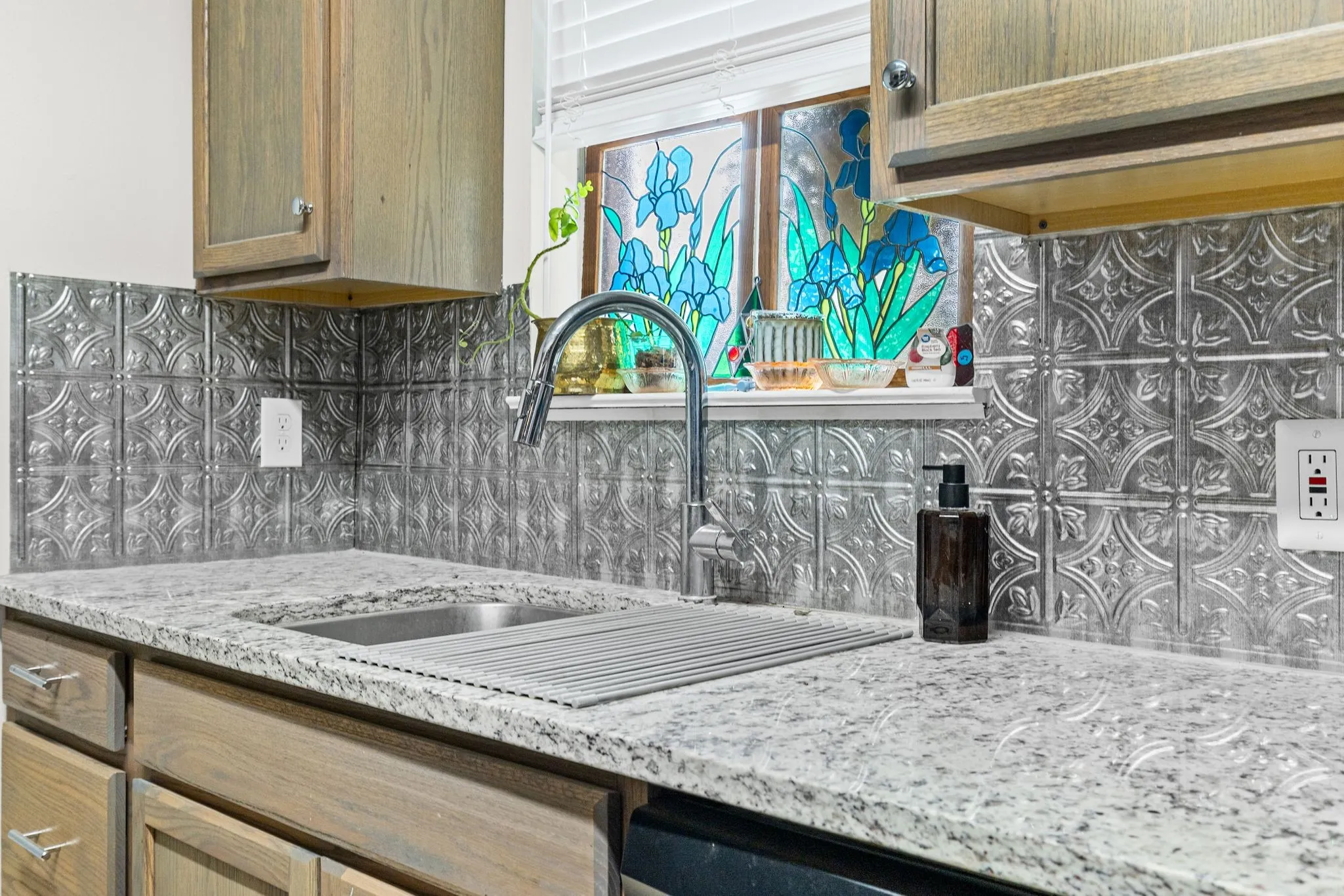 Single Family Residence For Sale in Hunt County , 5213 Hilltop Drive, Greenville, Texas 75402, 3 Bedroom, 2 Bathroom, 2 Garage spaces, 1,132 Sqft, built in 1975, Price $218,400, mls#21319728, Real Estate Agent in Greenville, Homes For Sale in Hunt county, Homes For Sale in Greenville, Realtor in Greenville Texas, Real Estate Brokerage Independent Realty Texas, Luminita Cordes Realtor