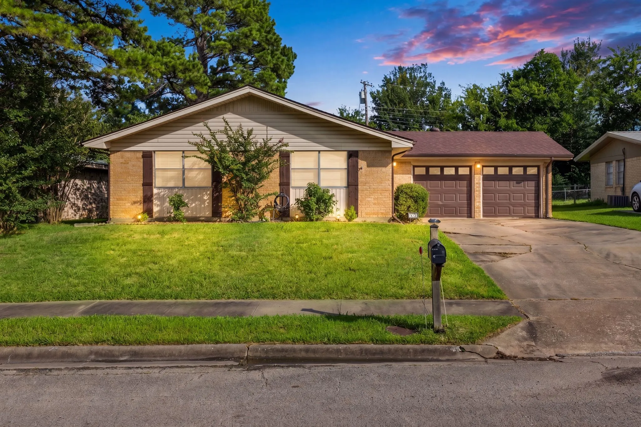 Single Family Residence For Sale in Hunt County , 5213 Hilltop Drive, Greenville, Texas 75402, 3 Bedroom, 2 Bathroom, 2 Garage spaces, 1,132 Sqft, built in 1975, Price $218,400, mls#21319728, Real Estate Agent in Greenville, Homes For Sale in Hunt county, Homes For Sale in Greenville, Realtor in Greenville Texas, Real Estate Brokerage Independent Realty Texas, Luminita Cordes Realtor