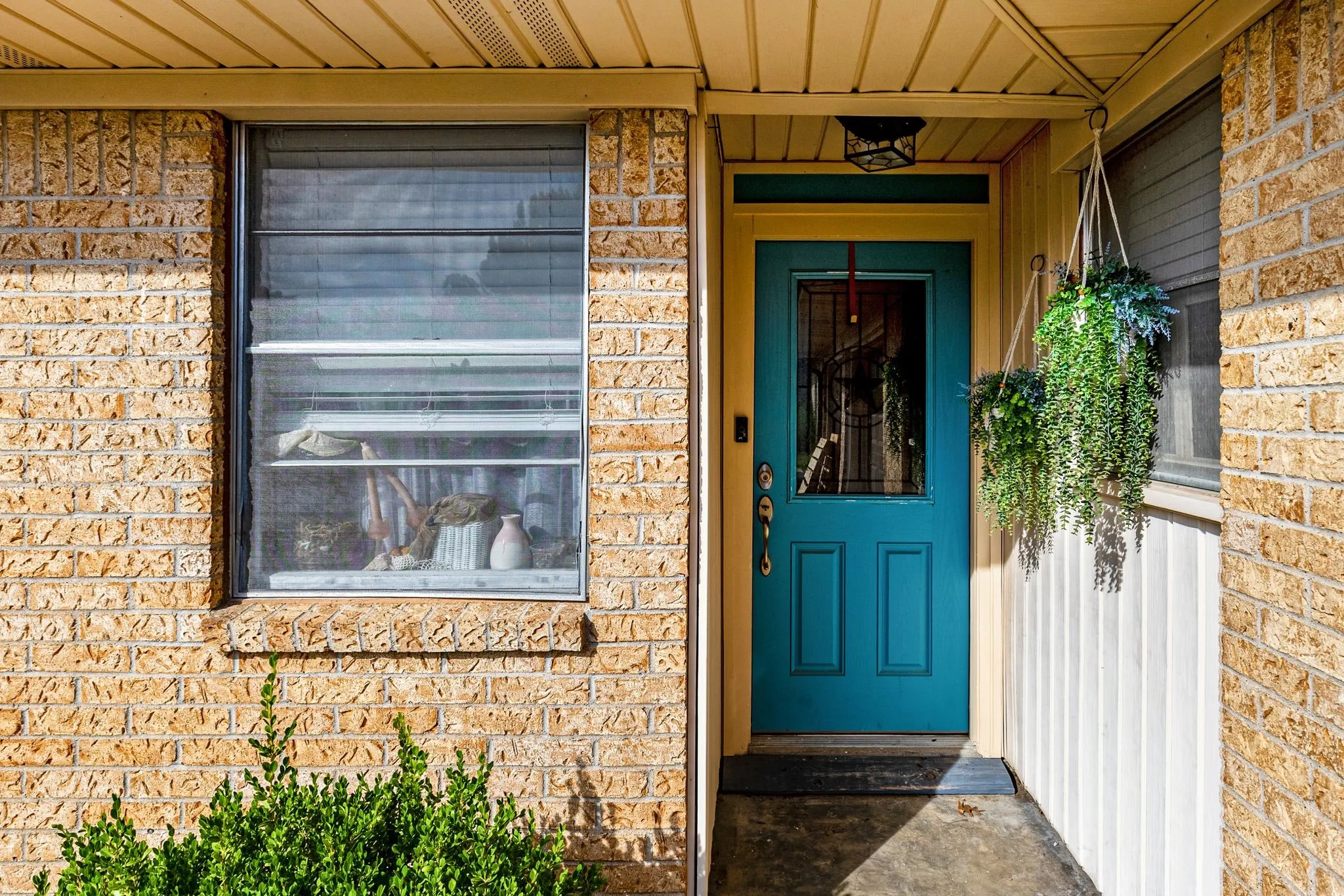 Single Family Residence For Sale in Hunt County , 5213 Hilltop Drive, Greenville, Texas 75402, 3 Bedroom, 2 Bathroom, 2 Garage spaces, 1,132 Sqft, built in 1975, Price $218,400, mls#21319728, Real Estate Agent in Greenville, Homes For Sale in Hunt county, Homes For Sale in Greenville, Realtor in Greenville Texas, Real Estate Brokerage Independent Realty Texas, Luminita Cordes Realtor