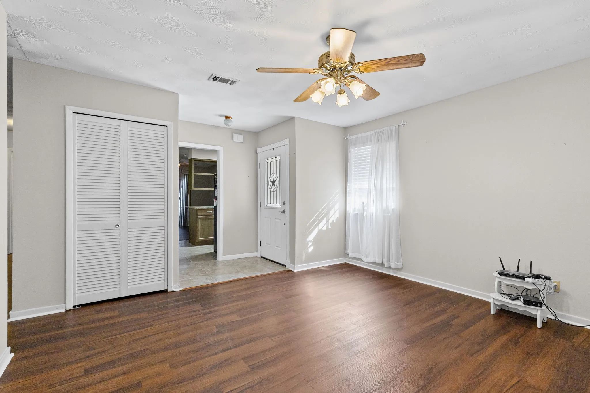 Single Family Residence For Sale in Hunt County , 5213 Hilltop Drive, Greenville, Texas 75402, 3 Bedroom, 2 Bathroom, 2 Garage spaces, 1,132 Sqft, built in 1975, Price $218,400, mls#21319728, Real Estate Agent in Greenville, Homes For Sale in Hunt county, Homes For Sale in Greenville, Realtor in Greenville Texas, Real Estate Brokerage Independent Realty Texas, Luminita Cordes Realtor
