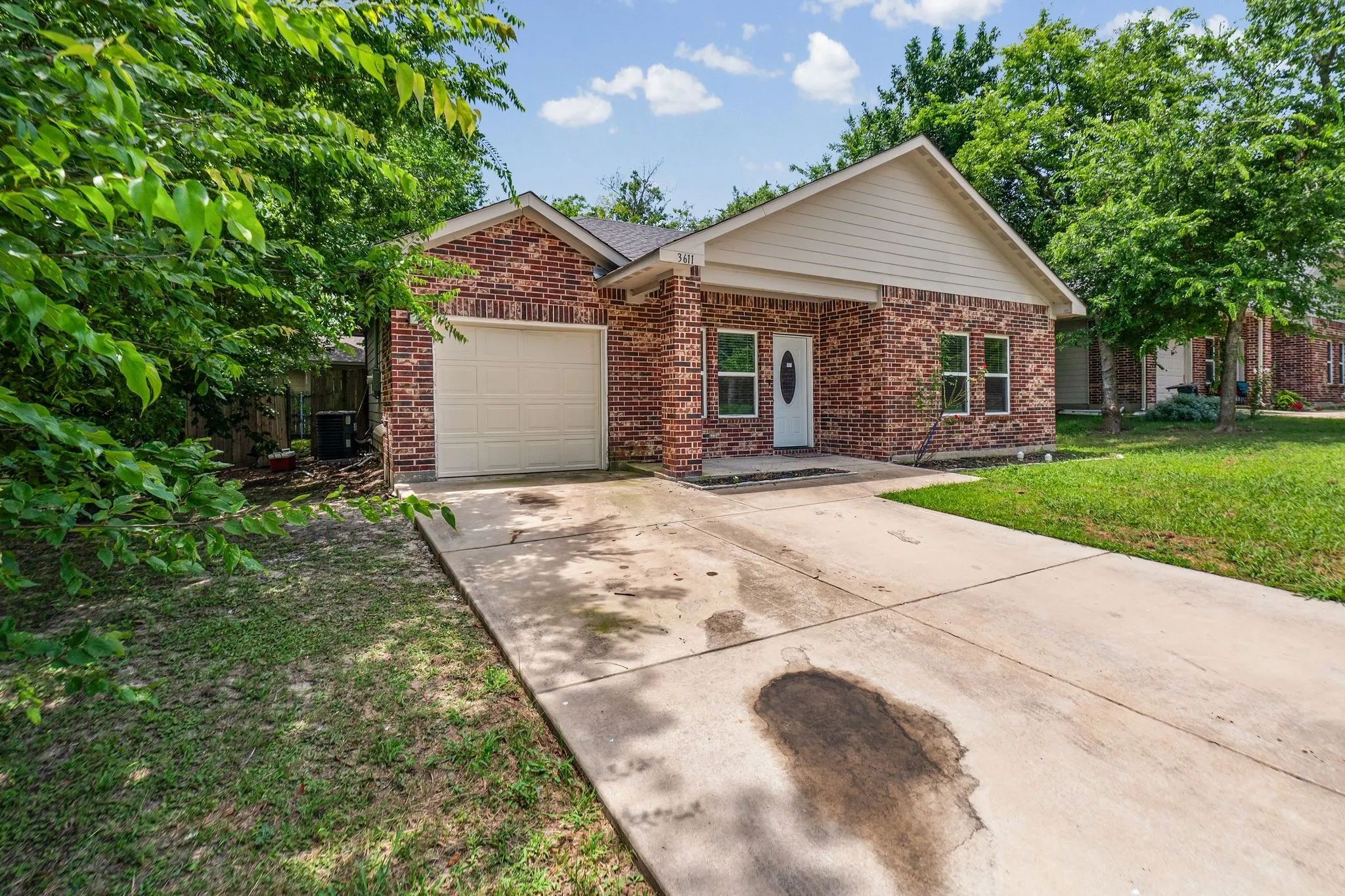 Single Family Residence For Sale in Hunt County , 3611 Spencer Street, Greenville, Texas 75401, 3 Bedroom, 2 Bathroom, 1 Garage spaces, 1,471 Sqft, built in 2020, mls#21319477, Real Estate Agent in Greenville, Homes For Sale in Hunt county, Homes For Sale in Greenville, Realtor in Greenville Texas, Real Estate Brokerage Independent Realty Texas, Luminita Cordes Realtor