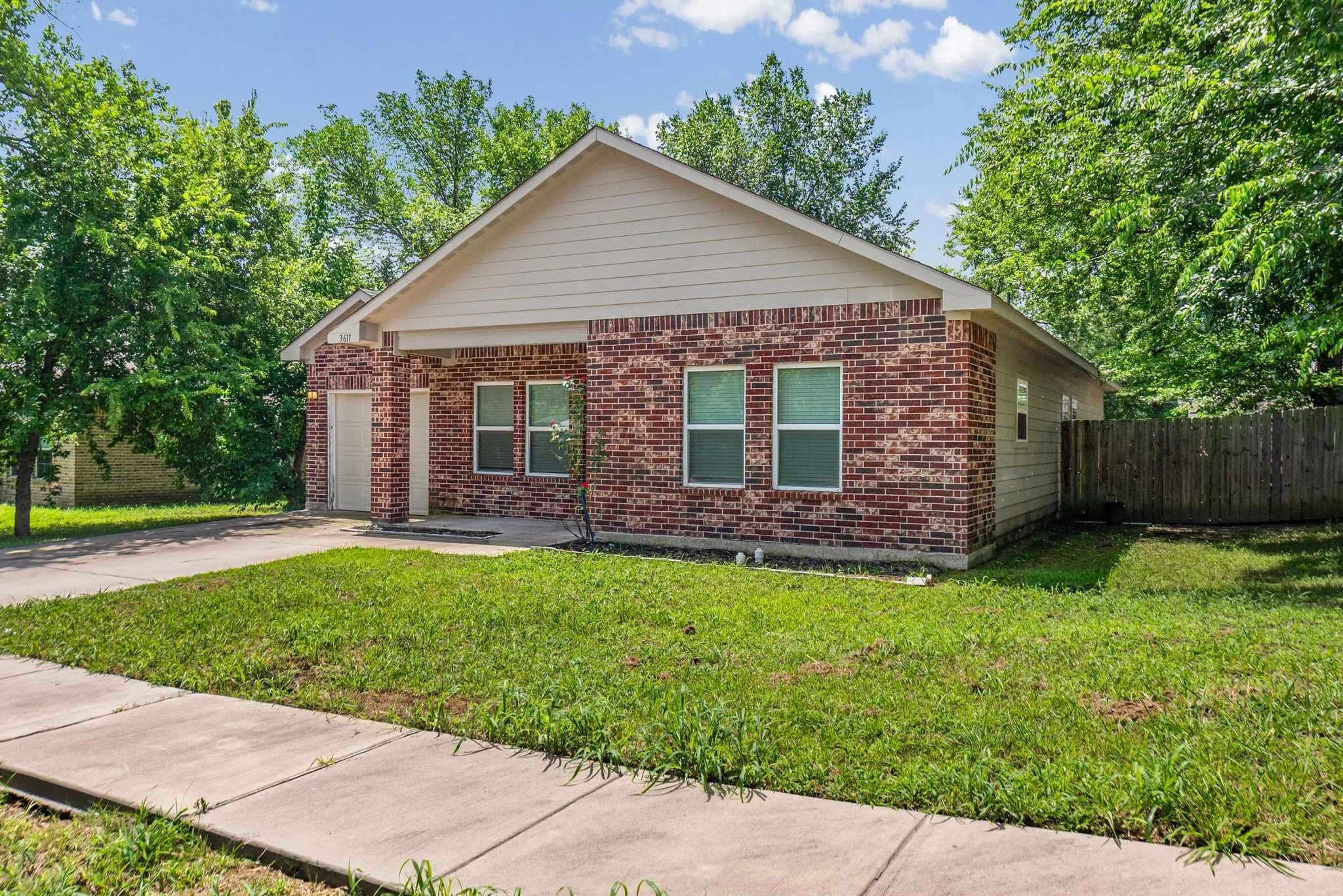 Single Family Residence For Sale in Hunt County , 3611 Spencer Street, Greenville, Texas 75401, 3 Bedroom, 2 Bathroom, 1 Garage spaces, 1,471 Sqft, built in 2020, mls#21319477, Real Estate Agent in Greenville, Homes For Sale in Hunt county, Homes For Sale in Greenville, Realtor in Greenville Texas, Real Estate Brokerage Independent Realty Texas, Luminita Cordes Realtor