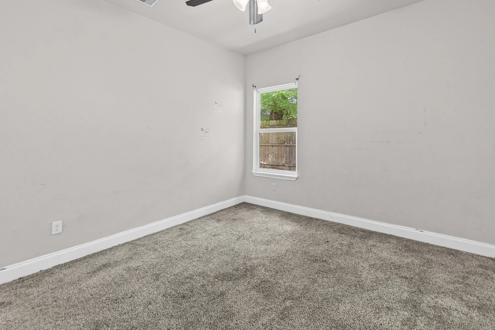 Single Family Residence For Sale in Hunt County , 3611 Spencer Street, Greenville, Texas 75401, 3 Bedroom, 2 Bathroom, 1 Garage spaces, 1,471 Sqft, built in 2020, mls#21319477, Real Estate Agent in Greenville, Homes For Sale in Hunt county, Homes For Sale in Greenville, Realtor in Greenville Texas, Real Estate Brokerage Independent Realty Texas, Luminita Cordes Realtor