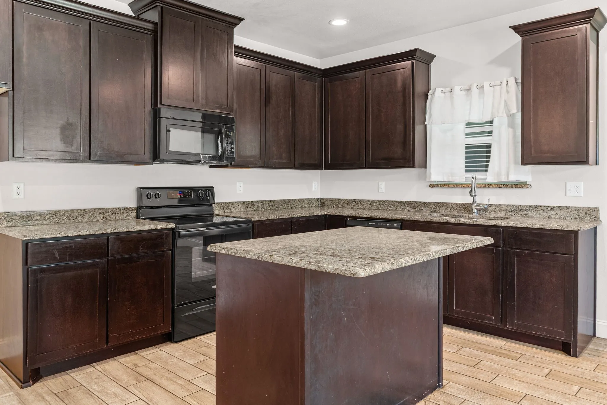 Single Family Residence For Sale in Hunt County , 3611 Spencer Street, Greenville, Texas 75401, 3 Bedroom, 2 Bathroom, 1 Garage spaces, 1,471 Sqft, built in 2020, mls#21319477, Real Estate Agent in Greenville, Homes For Sale in Hunt county, Homes For Sale in Greenville, Realtor in Greenville Texas, Real Estate Brokerage Independent Realty Texas, Luminita Cordes Realtor