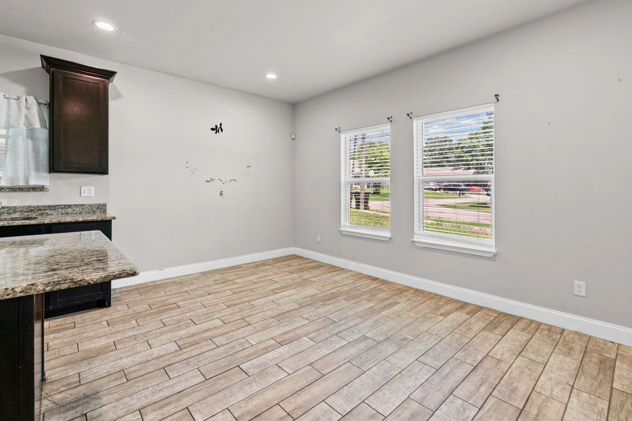 Single Family Residence For Sale in Hunt County , 3611 Spencer Street, Greenville, Texas 75401, 3 Bedroom, 2 Bathroom, 1 Garage spaces, 1,471 Sqft, built in 2020, mls#21319477, Real Estate Agent in Greenville, Homes For Sale in Hunt county, Homes For Sale in Greenville, Realtor in Greenville Texas, Real Estate Brokerage Independent Realty Texas, Luminita Cordes Realtor