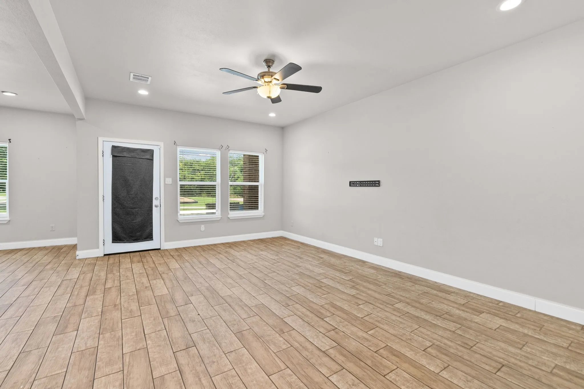 Single Family Residence For Sale in Hunt County , 3611 Spencer Street, Greenville, Texas 75401, 3 Bedroom, 2 Bathroom, 1 Garage spaces, 1,471 Sqft, built in 2020, mls#21319477, Real Estate Agent in Greenville, Homes For Sale in Hunt county, Homes For Sale in Greenville, Realtor in Greenville Texas, Real Estate Brokerage Independent Realty Texas, Luminita Cordes Realtor