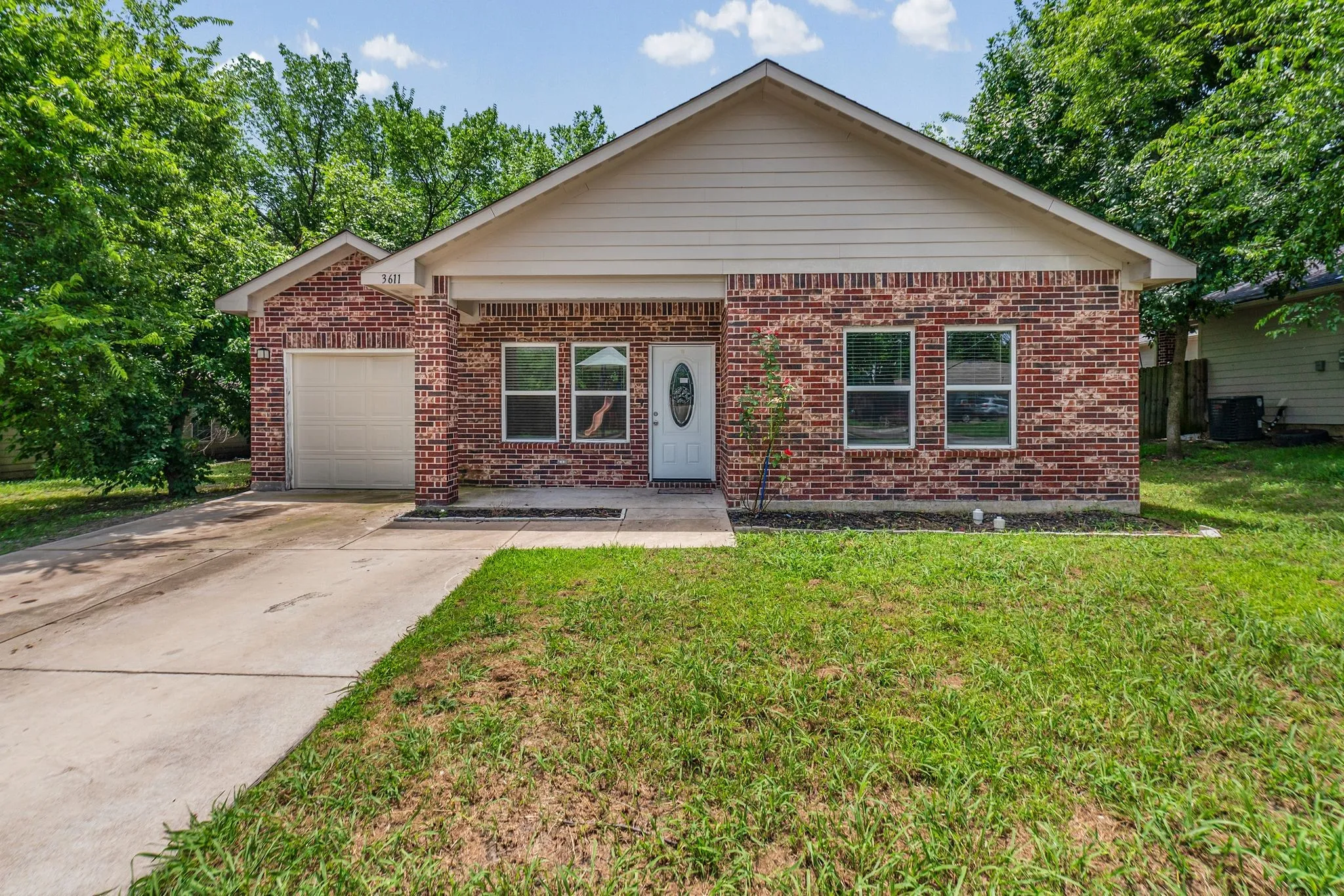 Single Family Residence For Sale in Hunt County , 3611 Spencer Street, Greenville, Texas 75401, 3 Bedroom, 2 Bathroom, 1 Garage spaces, 1,471 Sqft, built in 2020, mls#21319477, Real Estate Agent in Greenville, Homes For Sale in Hunt county, Homes For Sale in Greenville, Realtor in Greenville Texas, Real Estate Brokerage Independent Realty Texas, Luminita Cordes Realtor