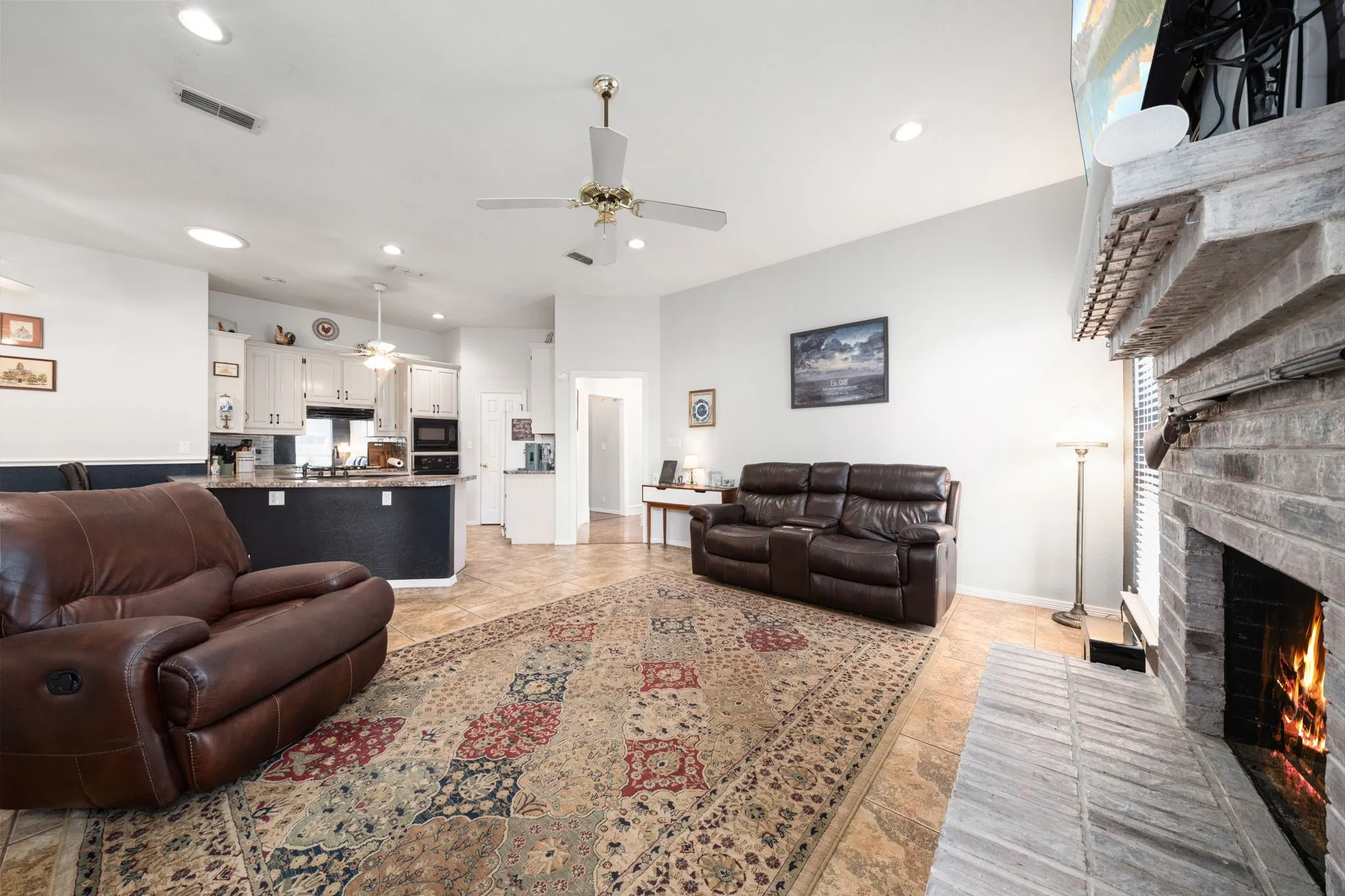 Single Family Residence For Sale in Ellis County , 215 Sioux Drive, Waxahachie, Texas 75165, 3 Bedroom, 2 Bathroom, 2 Garage spaces, 2,405 Sqft, built in 1991, mls#21318246, Real Estate Agent in Waxahachie, Homes For Sale in Ellis county, Homes For Sale in Waxahachie, Realtor in Waxahachie Texas, Real Estate Brokerage Independent Realty Texas, Luminita Cordes Realtor