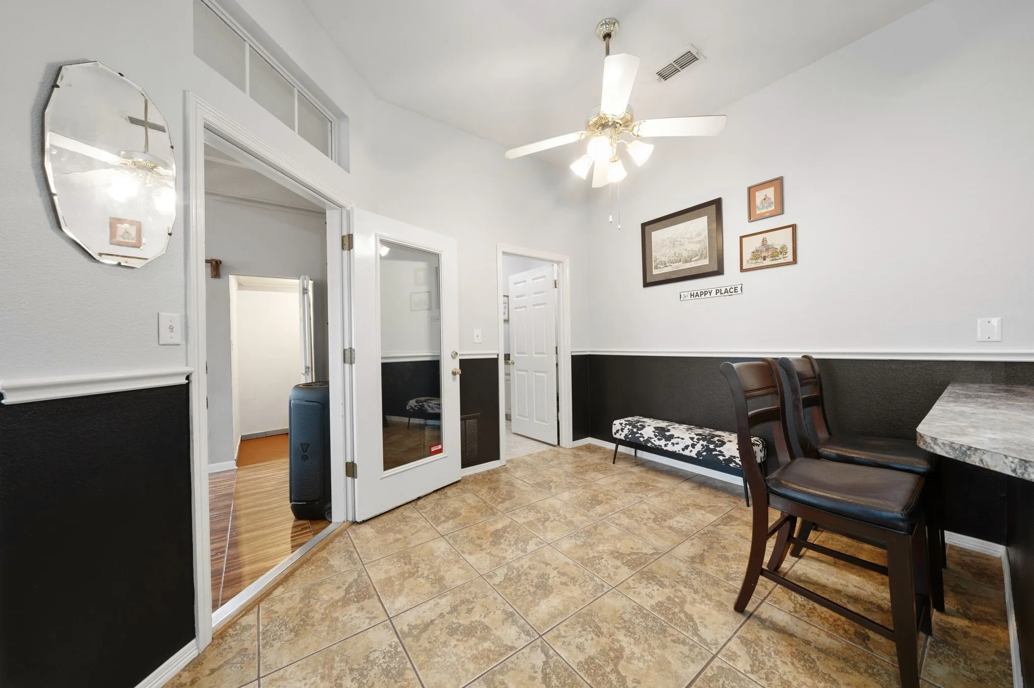 Single Family Residence For Sale in Ellis County , 215 Sioux Drive, Waxahachie, Texas 75165, 3 Bedroom, 2 Bathroom, 2 Garage spaces, 2,405 Sqft, built in 1991, mls#21318246, Real Estate Agent in Waxahachie, Homes For Sale in Ellis county, Homes For Sale in Waxahachie, Realtor in Waxahachie Texas, Real Estate Brokerage Independent Realty Texas, Luminita Cordes Realtor