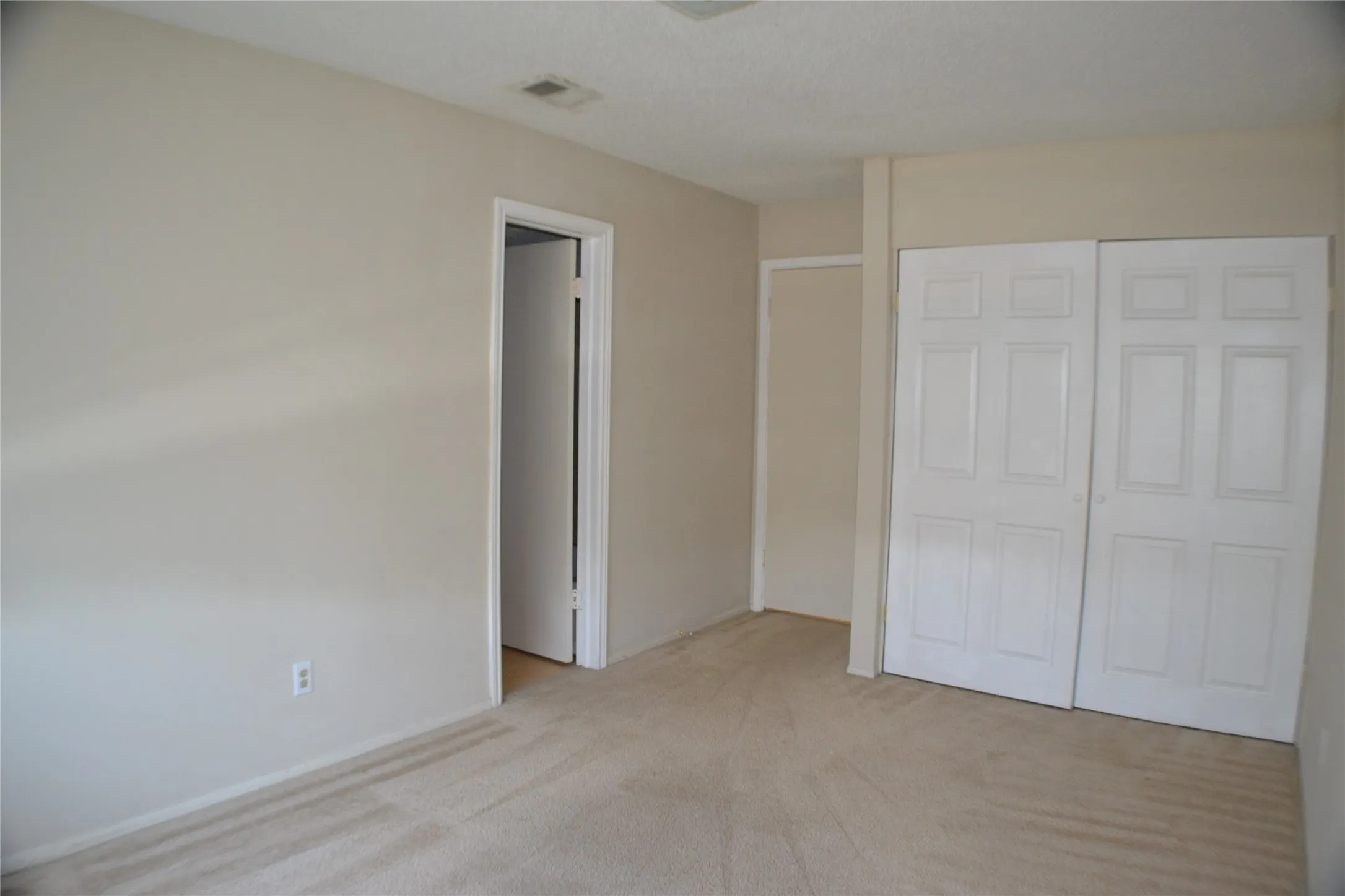 Townhouse For Rent in Dallas County , 5616 Harvest Hill Road, Dallas, Texas 75230, 2 Bedrooms, 3 Bathrooms, Garage spaces, 1,323 Sqft, built in 1970, Price $1,995, mls#21324321, Real Estate Agent in Dallas, Homes For Rent in Dallas county, Homes For Rent in Dallas, Realtor in Dallas Texas, Real Estate Brokerage Independent Realty Texas, Luminita Cordes Realtor