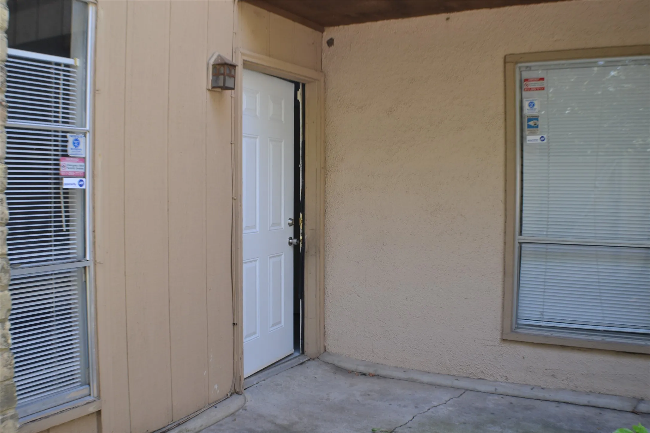 Townhouse For Rent in Dallas County , 5616 Harvest Hill Road, Dallas, Texas 75230, 2 Bedrooms, 3 Bathrooms, Garage spaces, 1,323 Sqft, built in 1970, Price $1,995, mls#21324321, Real Estate Agent in Dallas, Homes For Rent in Dallas county, Homes For Rent in Dallas, Realtor in Dallas Texas, Real Estate Brokerage Independent Realty Texas, Luminita Cordes Realtor