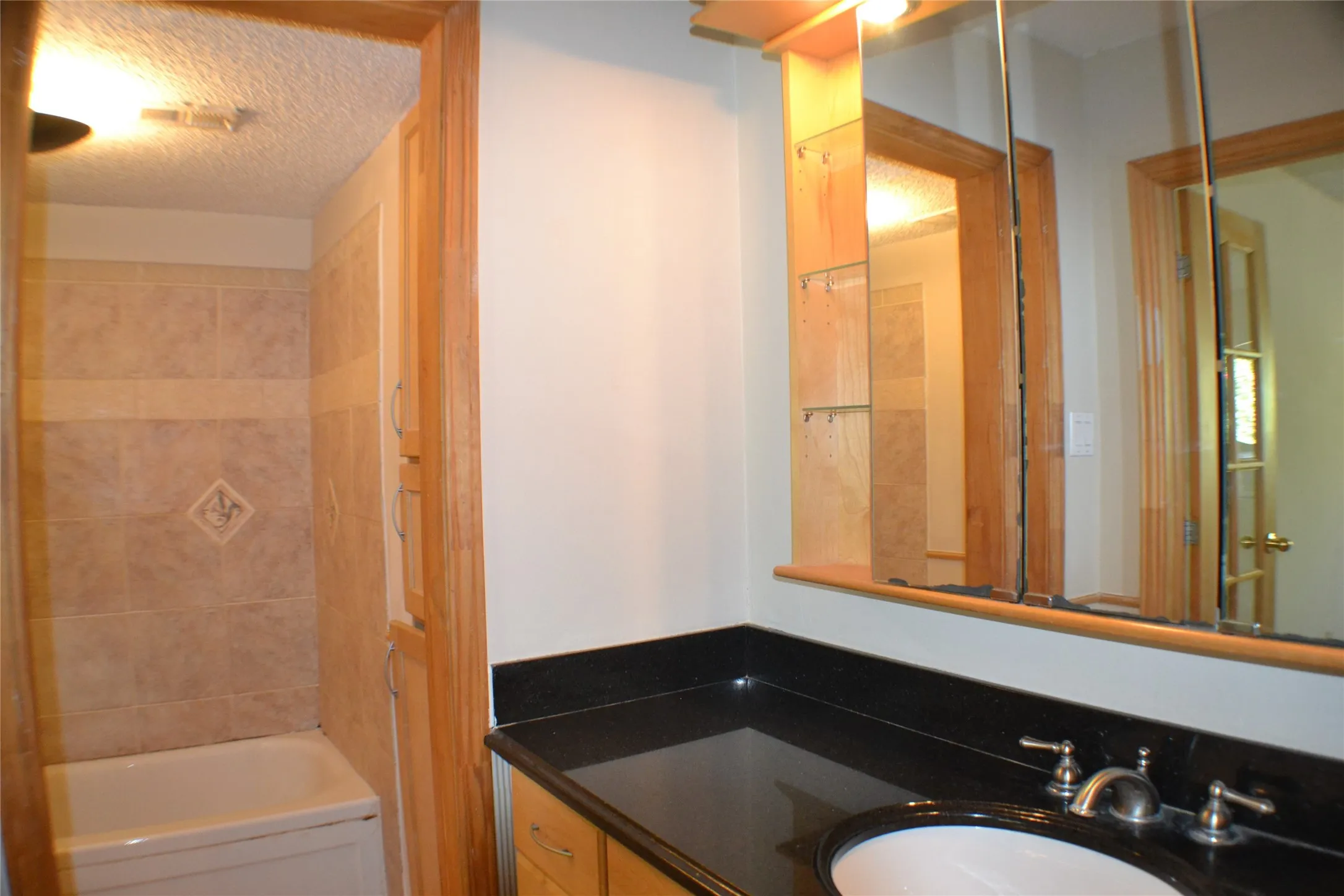 Townhouse For Rent in Dallas County , 5616 Harvest Hill Road, Dallas, Texas 75230, 2 Bedrooms, 3 Bathrooms, Garage spaces, 1,323 Sqft, built in 1970, Price $1,995, mls#21324321, Real Estate Agent in Dallas, Homes For Rent in Dallas county, Homes For Rent in Dallas, Realtor in Dallas Texas, Real Estate Brokerage Independent Realty Texas, Luminita Cordes Realtor