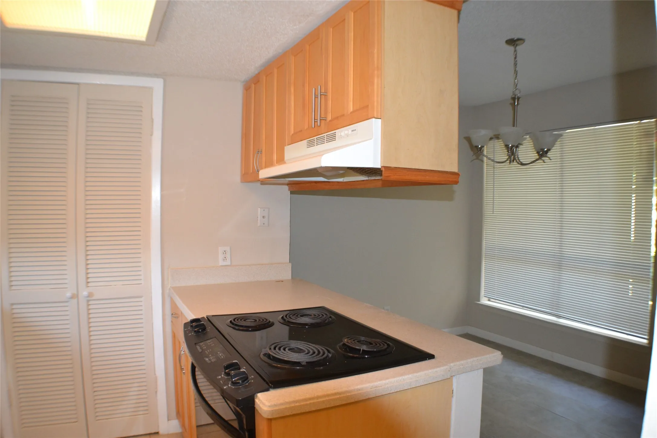 Townhouse For Rent in Dallas County , 5616 Harvest Hill Road, Dallas, Texas 75230, 2 Bedrooms, 3 Bathrooms, Garage spaces, 1,323 Sqft, built in 1970, Price $1,995, mls#21324321, Real Estate Agent in Dallas, Homes For Rent in Dallas county, Homes For Rent in Dallas, Realtor in Dallas Texas, Real Estate Brokerage Independent Realty Texas, Luminita Cordes Realtor