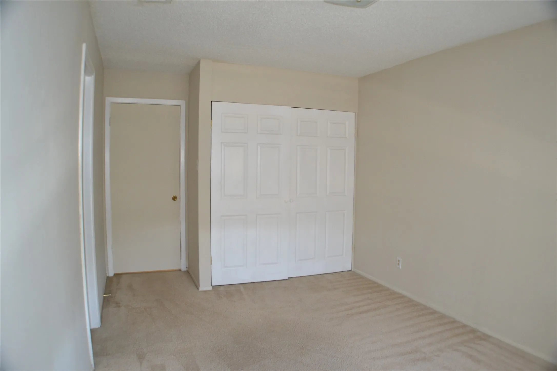 Townhouse For Rent in Dallas County , 5616 Harvest Hill Road, Dallas, Texas 75230, 2 Bedrooms, 3 Bathrooms, Garage spaces, 1,323 Sqft, built in 1970, Price $1,995, mls#21324321, Real Estate Agent in Dallas, Homes For Rent in Dallas county, Homes For Rent in Dallas, Realtor in Dallas Texas, Real Estate Brokerage Independent Realty Texas, Luminita Cordes Realtor