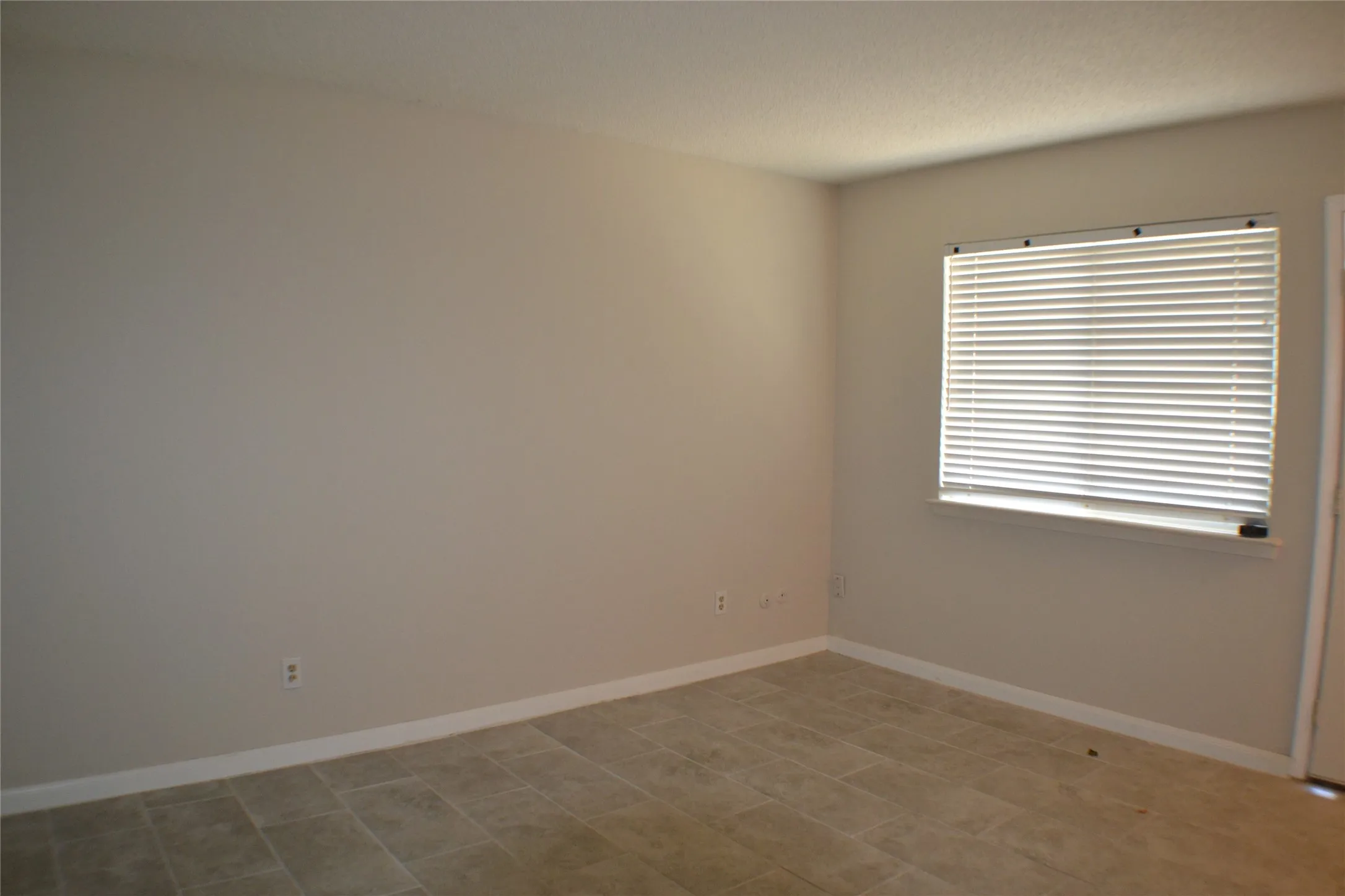 Townhouse For Rent in Dallas County , 5616 Harvest Hill Road, Dallas, Texas 75230, 2 Bedrooms, 3 Bathrooms, Garage spaces, 1,323 Sqft, built in 1970, Price $1,995, mls#21324321, Real Estate Agent in Dallas, Homes For Rent in Dallas county, Homes For Rent in Dallas, Realtor in Dallas Texas, Real Estate Brokerage Independent Realty Texas, Luminita Cordes Realtor