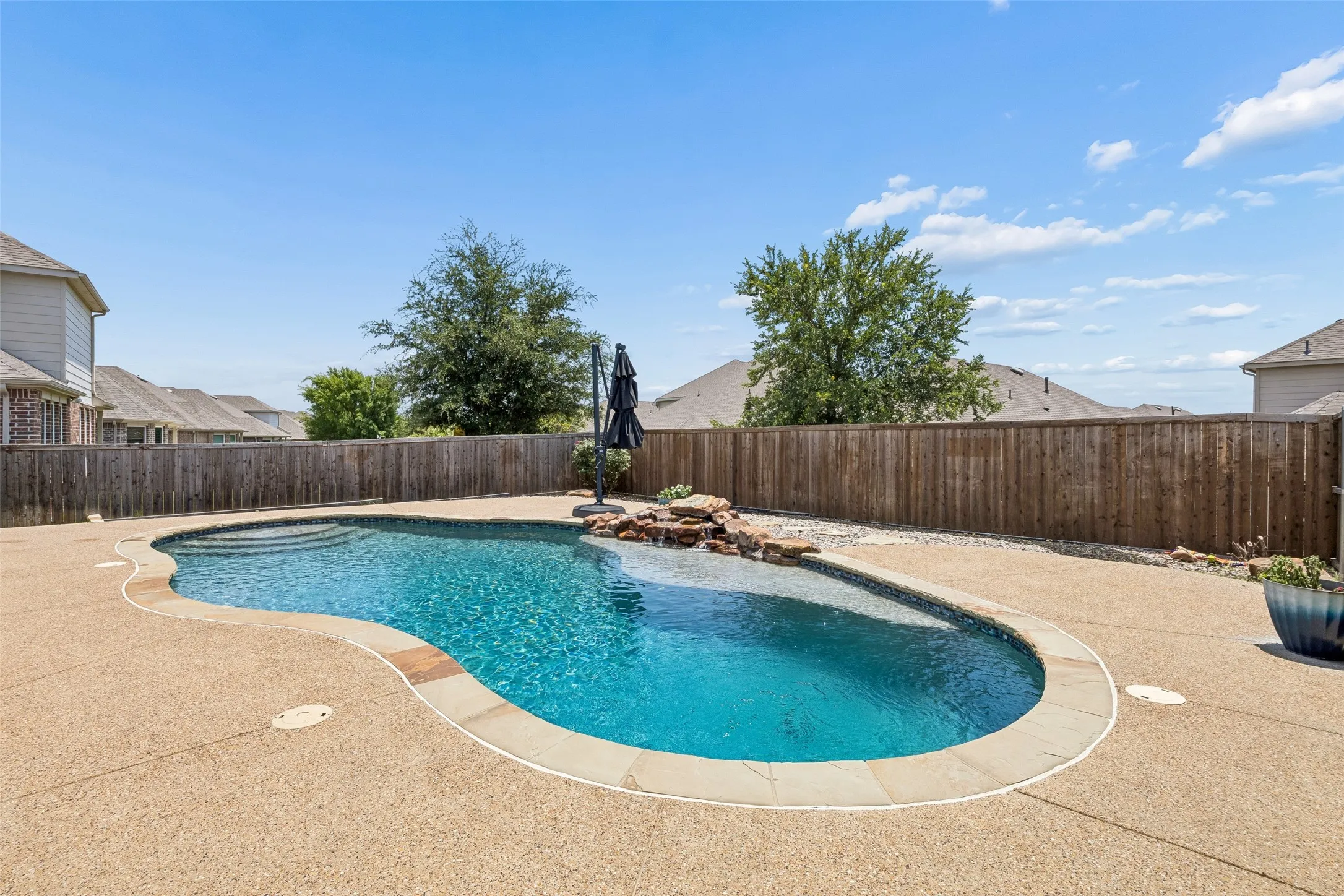 Single Family Residence For Sale in Collin County , 2909 Barnsley Drive, Mc Kinney, Texas 75071, 4 Bedroom, 2 Bathroom, 2 Garage spaces, 2,012 Sqft, built in 2018, mls#21324164, Real Estate Agent in Mc Kinney, Homes For Sale in Collin county, Homes For Sale in Mc Kinney, Realtor in Mc Kinney Texas, Real Estate Brokerage Independent Realty Texas, Luminita Cordes Realtor