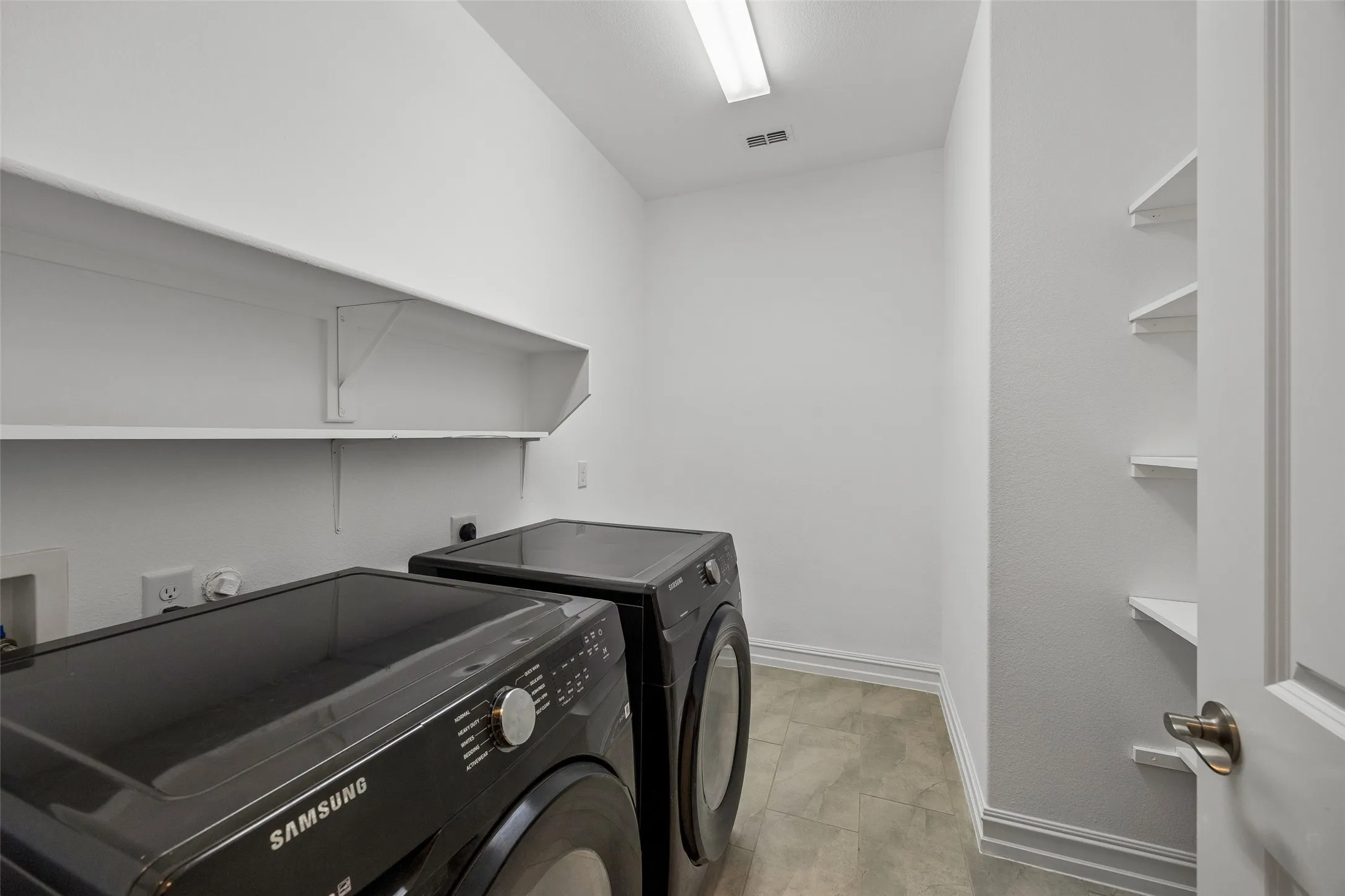 Single Family Residence For Sale in Collin County , 2909 Barnsley Drive, Mc Kinney, Texas 75071, 4 Bedroom, 2 Bathroom, 2 Garage spaces, 2,012 Sqft, built in 2018, mls#21324164, Real Estate Agent in Mc Kinney, Homes For Sale in Collin county, Homes For Sale in Mc Kinney, Realtor in Mc Kinney Texas, Real Estate Brokerage Independent Realty Texas, Luminita Cordes Realtor