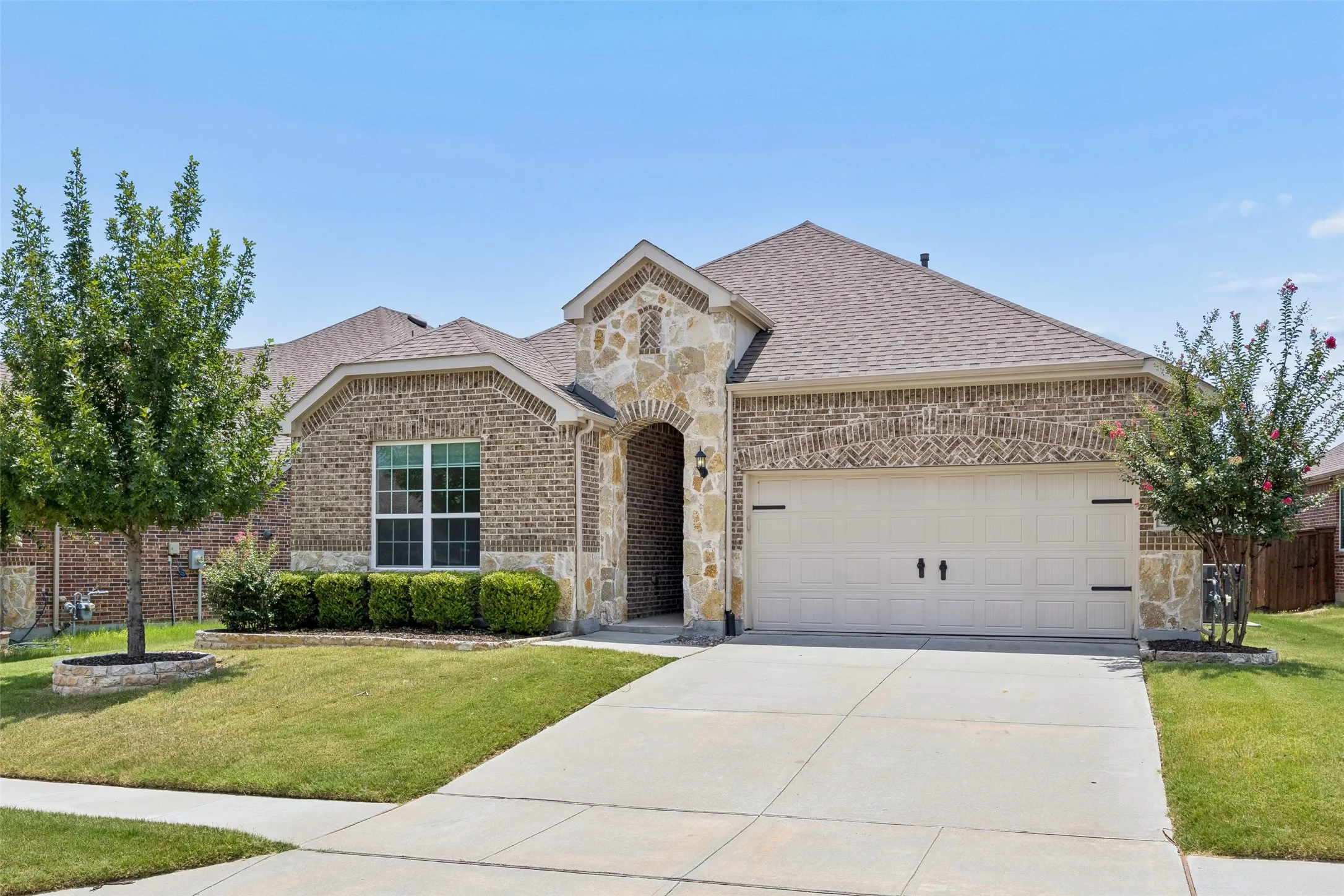 Single Family Residence For Sale in Collin County , 2909 Barnsley Drive, Mc Kinney, Texas 75071, 4 Bedroom, 2 Bathroom, 2 Garage spaces, 2,012 Sqft, built in 2018, mls#21324164, Real Estate Agent in Mc Kinney, Homes For Sale in Collin county, Homes For Sale in Mc Kinney, Realtor in Mc Kinney Texas, Real Estate Brokerage Independent Realty Texas, Luminita Cordes Realtor
