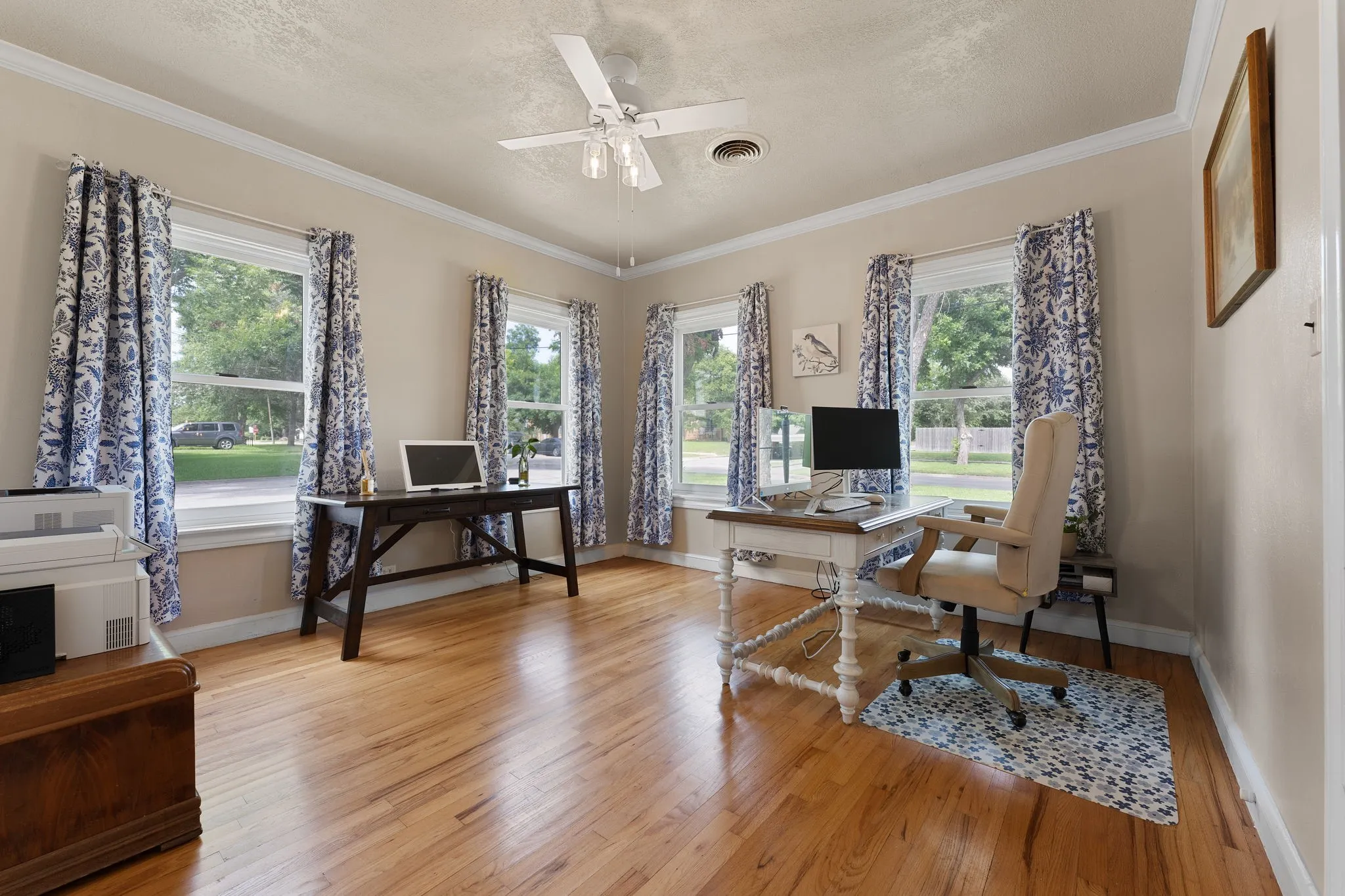 Single Family Residence For Sale in Bell County , 1501 N 5th Street, Temple, Texas 76501, 3 Bedroom, 2 Bathroom, Garage spaces, 2,520 Sqft, built in 1939, mls#21323985, Real Estate Agent in Temple, Homes For Sale in Bell county, Homes For Sale in Temple, Realtor in Temple Texas, Real Estate Brokerage Independent Realty Texas, Luminita Cordes Realtor