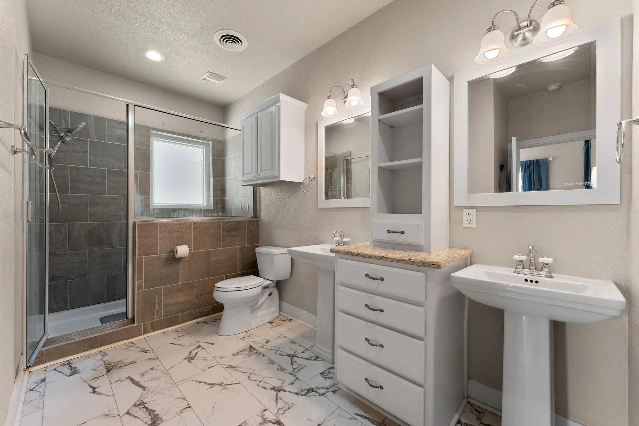 Single Family Residence For Sale in Bell County , 1501 N 5th Street, Temple, Texas 76501, 3 Bedroom, 2 Bathroom, Garage spaces, 2,520 Sqft, built in 1939, mls#21323985, Real Estate Agent in Temple, Homes For Sale in Bell county, Homes For Sale in Temple, Realtor in Temple Texas, Real Estate Brokerage Independent Realty Texas, Luminita Cordes Realtor