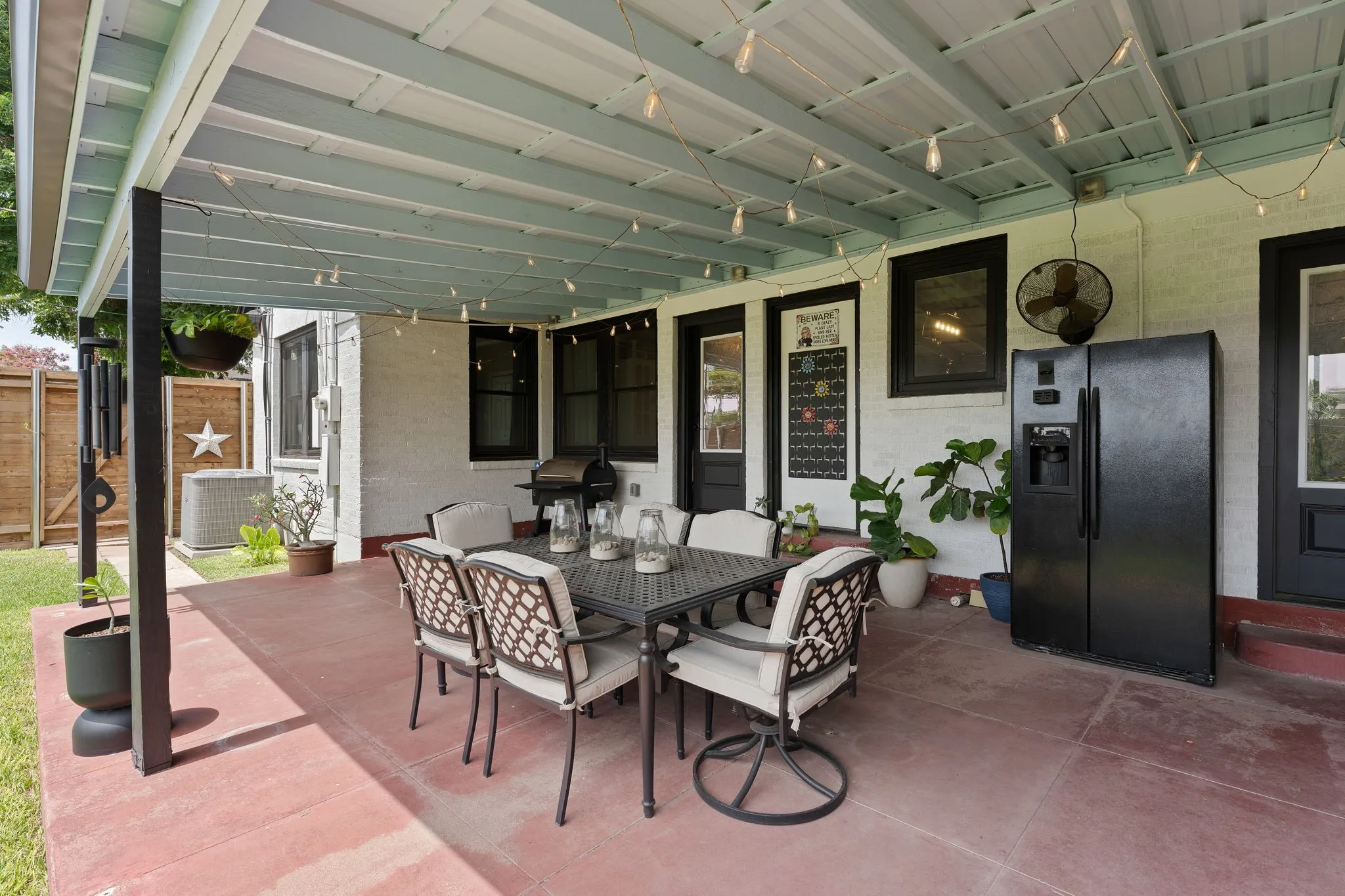 Single Family Residence For Sale in Bell County , 1501 N 5th Street, Temple, Texas 76501, 3 Bedroom, 2 Bathroom, Garage spaces, 2,520 Sqft, built in 1939, mls#21323985, Real Estate Agent in Temple, Homes For Sale in Bell county, Homes For Sale in Temple, Realtor in Temple Texas, Real Estate Brokerage Independent Realty Texas, Luminita Cordes Realtor