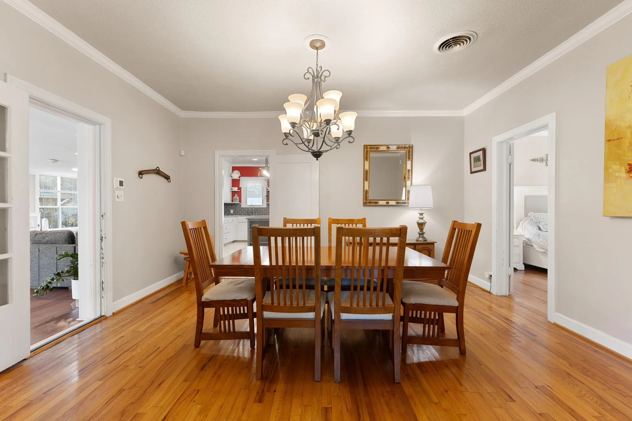 Single Family Residence For Sale in Bell County , 1501 N 5th Street, Temple, Texas 76501, 3 Bedroom, 2 Bathroom, Garage spaces, 2,520 Sqft, built in 1939, mls#21323985, Real Estate Agent in Temple, Homes For Sale in Bell county, Homes For Sale in Temple, Realtor in Temple Texas, Real Estate Brokerage Independent Realty Texas, Luminita Cordes Realtor