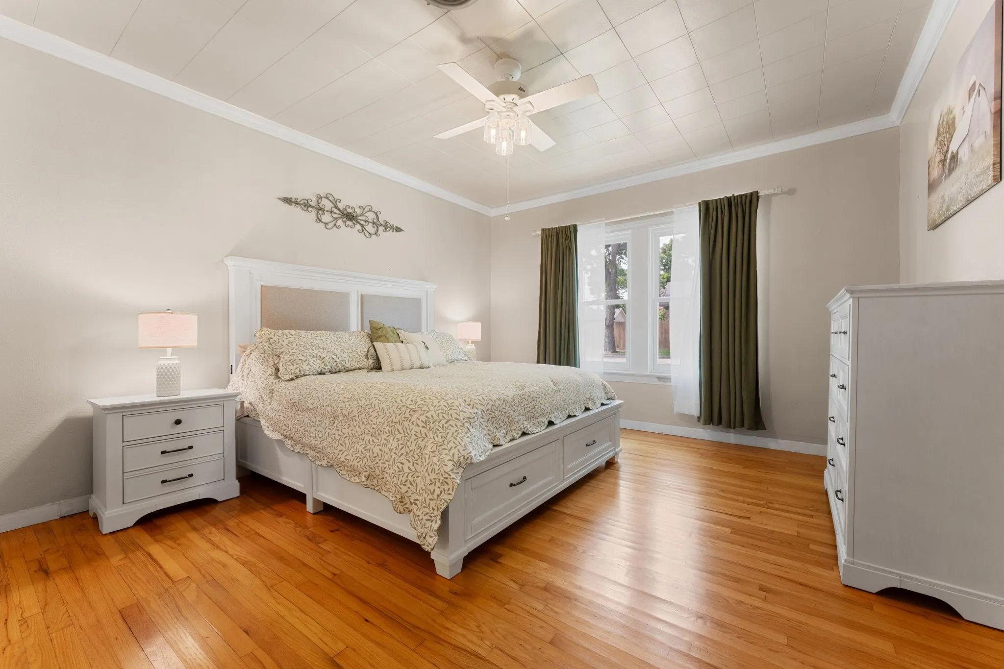 Single Family Residence For Sale in Bell County , 1501 N 5th Street, Temple, Texas 76501, 3 Bedroom, 2 Bathroom, Garage spaces, 2,520 Sqft, built in 1939, mls#21323985, Real Estate Agent in Temple, Homes For Sale in Bell county, Homes For Sale in Temple, Realtor in Temple Texas, Real Estate Brokerage Independent Realty Texas, Luminita Cordes Realtor
