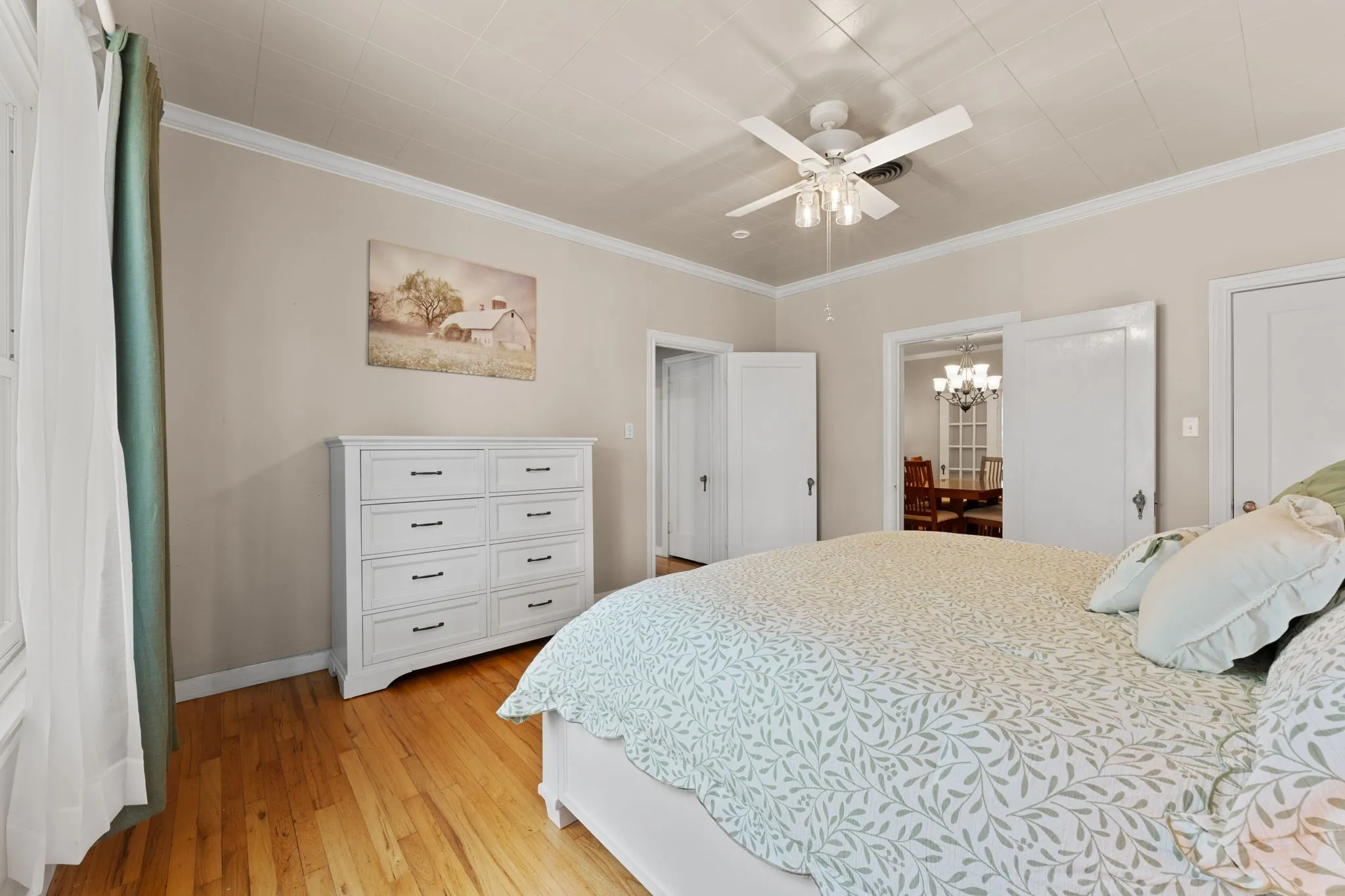 Single Family Residence For Sale in Bell County , 1501 N 5th Street, Temple, Texas 76501, 3 Bedroom, 2 Bathroom, Garage spaces, 2,520 Sqft, built in 1939, mls#21323985, Real Estate Agent in Temple, Homes For Sale in Bell county, Homes For Sale in Temple, Realtor in Temple Texas, Real Estate Brokerage Independent Realty Texas, Luminita Cordes Realtor
