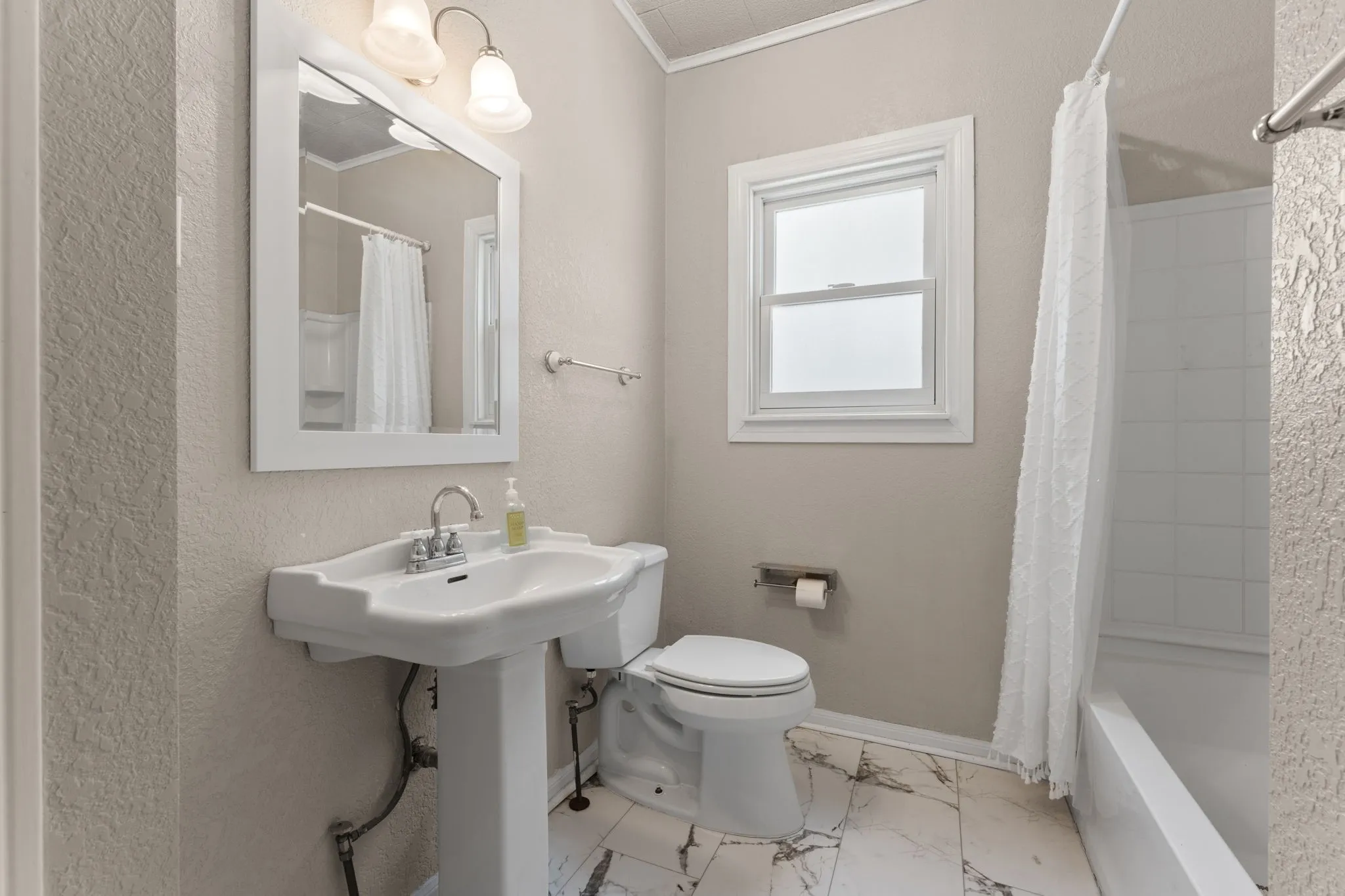 Single Family Residence For Sale in Bell County , 1501 N 5th Street, Temple, Texas 76501, 3 Bedroom, 2 Bathroom, Garage spaces, 2,520 Sqft, built in 1939, mls#21323985, Real Estate Agent in Temple, Homes For Sale in Bell county, Homes For Sale in Temple, Realtor in Temple Texas, Real Estate Brokerage Independent Realty Texas, Luminita Cordes Realtor