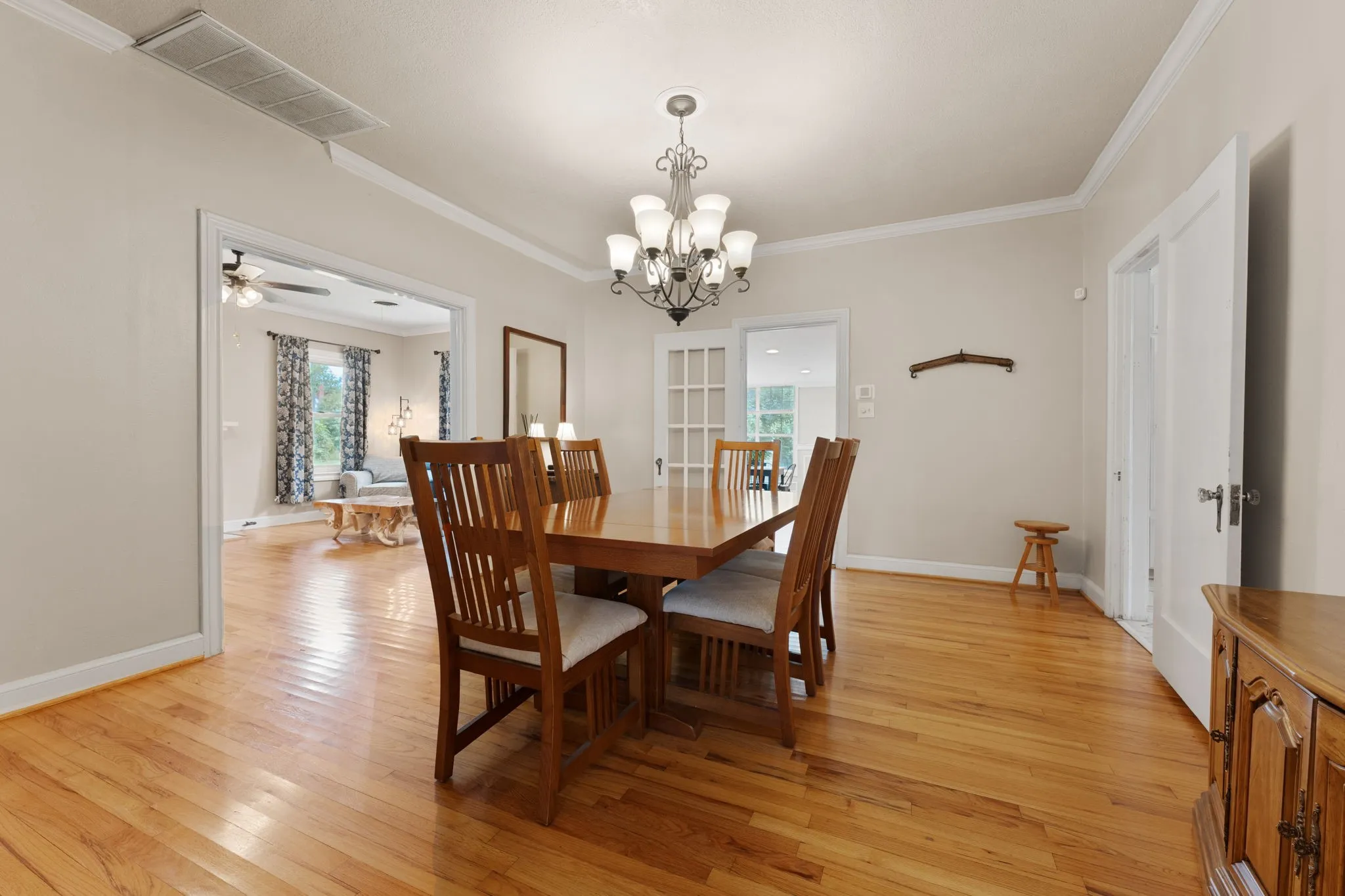 Single Family Residence For Sale in Bell County , 1501 N 5th Street, Temple, Texas 76501, 3 Bedroom, 2 Bathroom, Garage spaces, 2,520 Sqft, built in 1939, mls#21323985, Real Estate Agent in Temple, Homes For Sale in Bell county, Homes For Sale in Temple, Realtor in Temple Texas, Real Estate Brokerage Independent Realty Texas, Luminita Cordes Realtor