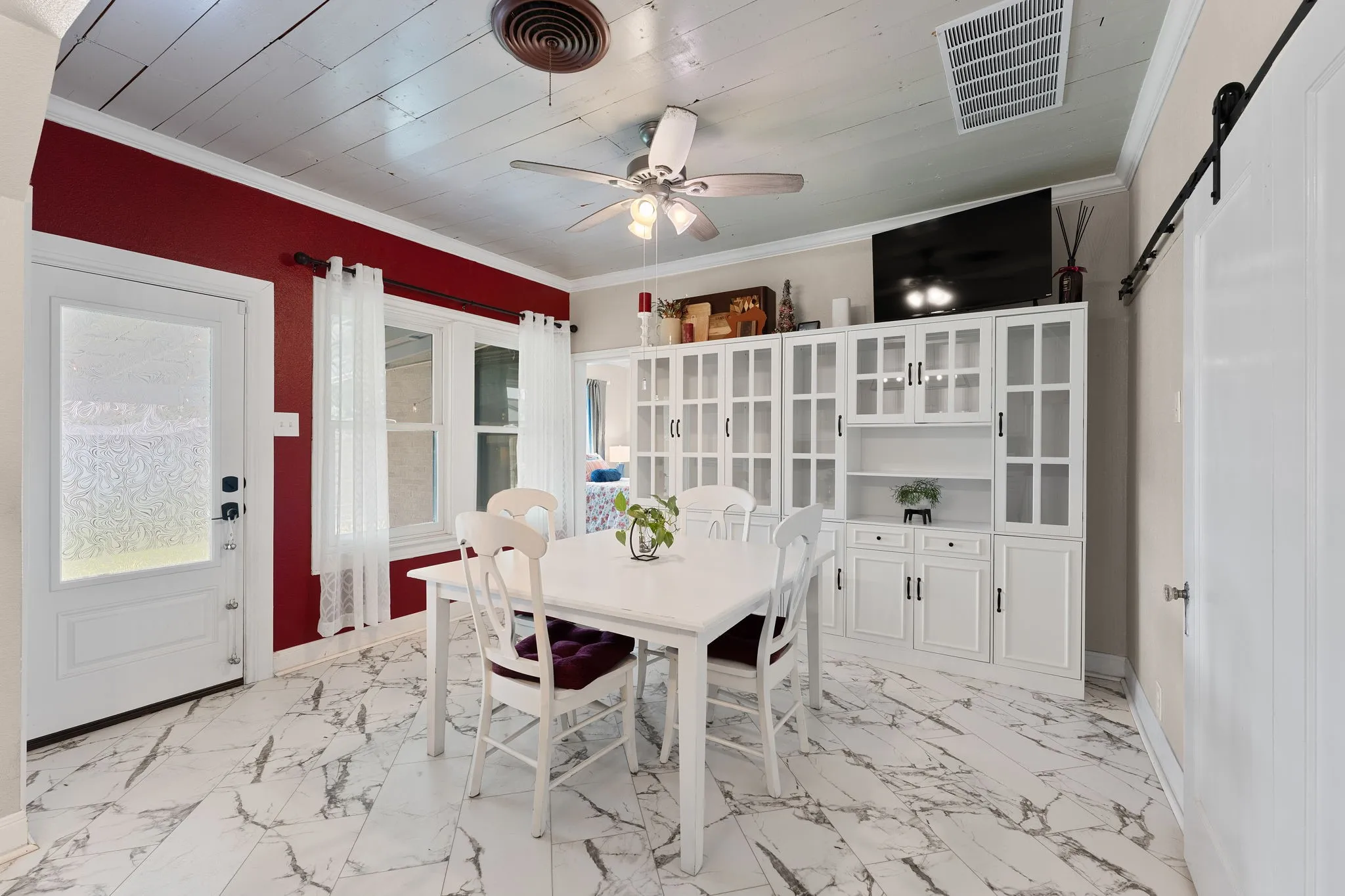 Single Family Residence For Sale in Bell County , 1501 N 5th Street, Temple, Texas 76501, 3 Bedroom, 2 Bathroom, Garage spaces, 2,520 Sqft, built in 1939, mls#21323985, Real Estate Agent in Temple, Homes For Sale in Bell county, Homes For Sale in Temple, Realtor in Temple Texas, Real Estate Brokerage Independent Realty Texas, Luminita Cordes Realtor