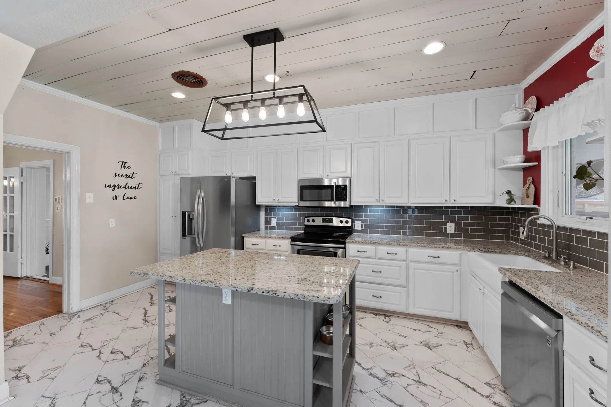 Single Family Residence For Sale in Bell County , 1501 N 5th Street, Temple, Texas 76501, 3 Bedroom, 2 Bathroom, Garage spaces, 2,520 Sqft, built in 1939, mls#21323985, Real Estate Agent in Temple, Homes For Sale in Bell county, Homes For Sale in Temple, Realtor in Temple Texas, Real Estate Brokerage Independent Realty Texas, Luminita Cordes Realtor