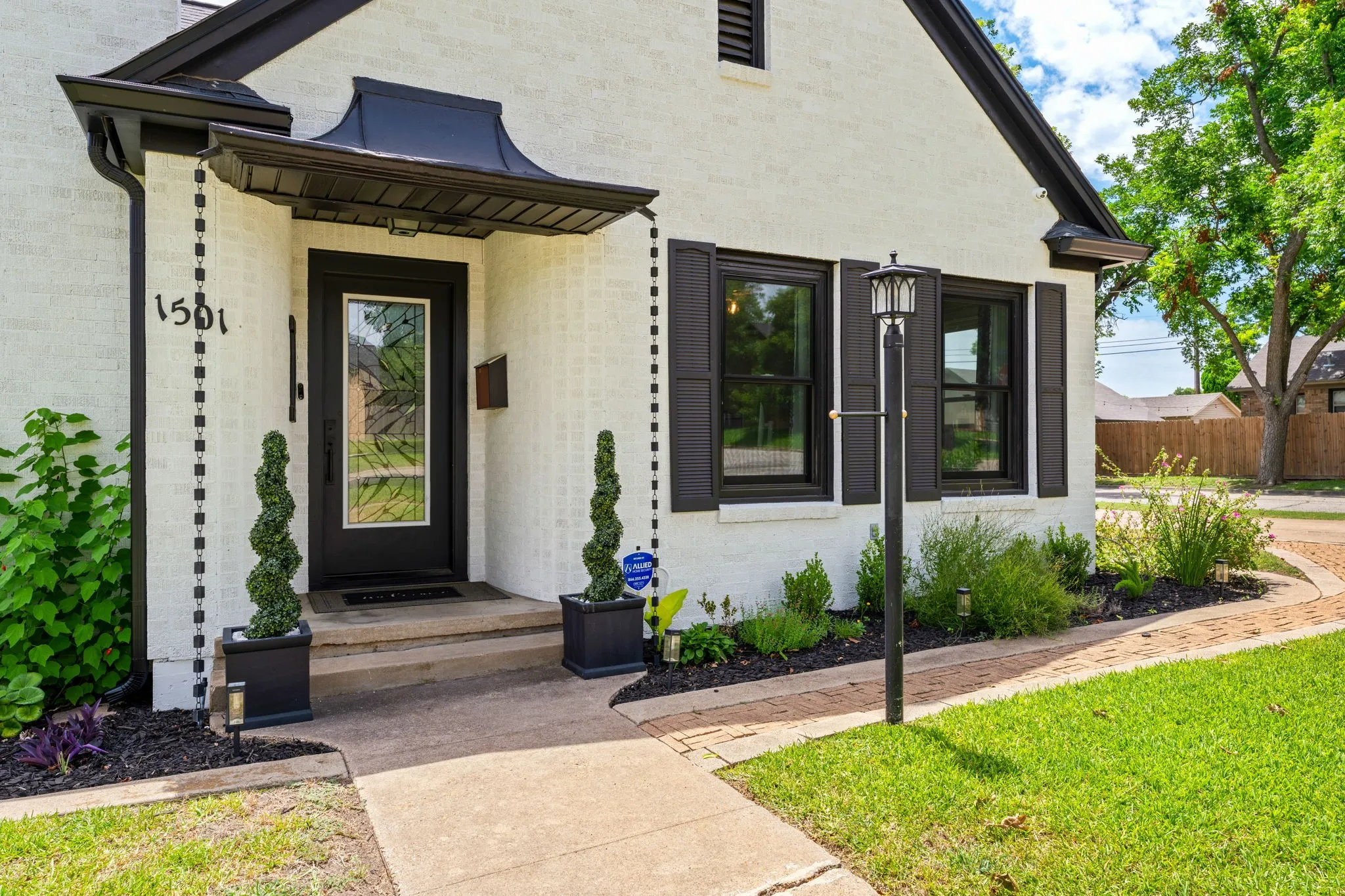 Single Family Residence For Sale in Bell County , 1501 N 5th Street, Temple, Texas 76501, 3 Bedroom, 2 Bathroom, Garage spaces, 2,520 Sqft, built in 1939, mls#21323985, Real Estate Agent in Temple, Homes For Sale in Bell county, Homes For Sale in Temple, Realtor in Temple Texas, Real Estate Brokerage Independent Realty Texas, Luminita Cordes Realtor