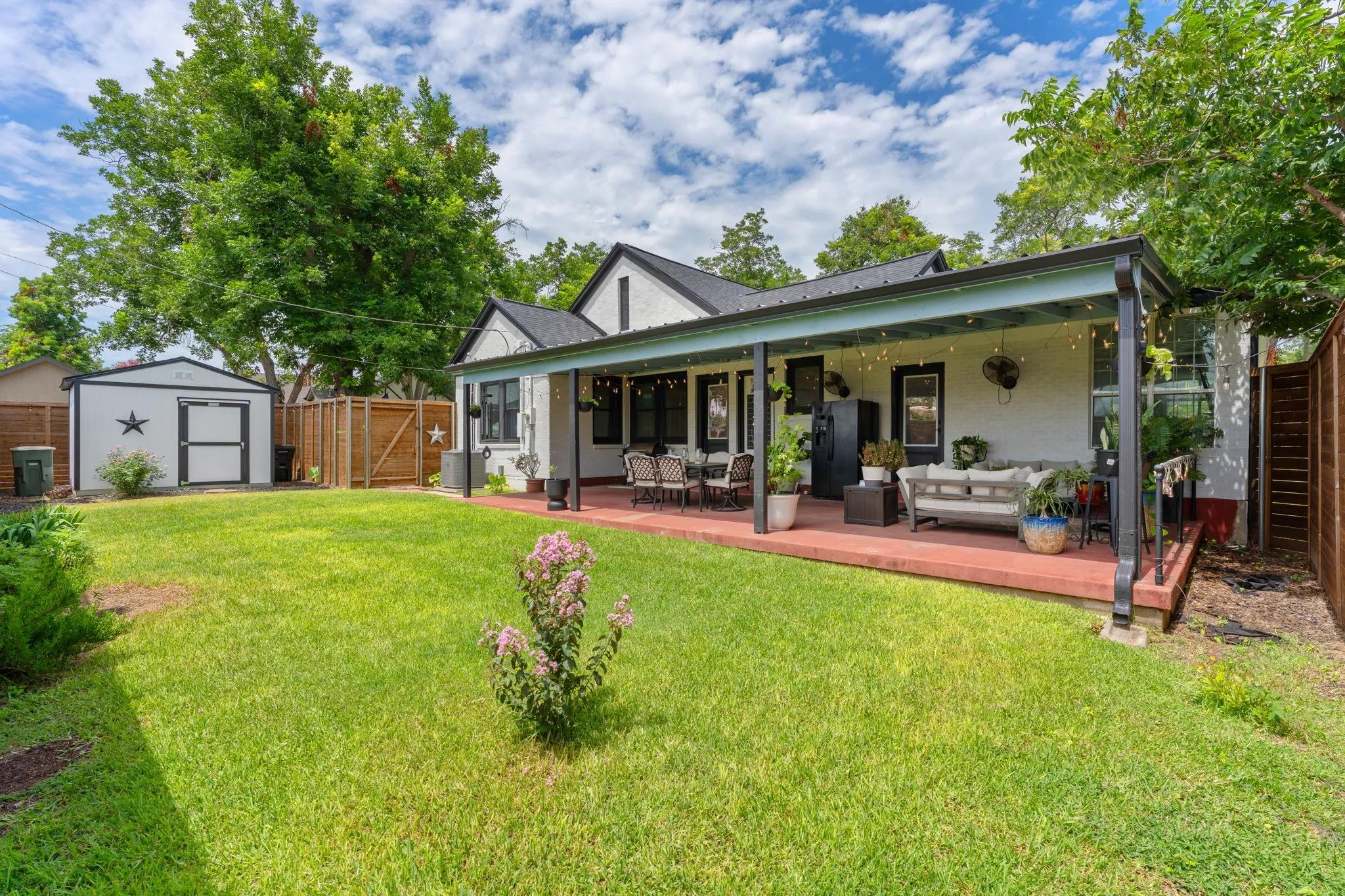 Single Family Residence For Sale in Bell County , 1501 N 5th Street, Temple, Texas 76501, 3 Bedroom, 2 Bathroom, Garage spaces, 2,520 Sqft, built in 1939, mls#21323985, Real Estate Agent in Temple, Homes For Sale in Bell county, Homes For Sale in Temple, Realtor in Temple Texas, Real Estate Brokerage Independent Realty Texas, Luminita Cordes Realtor