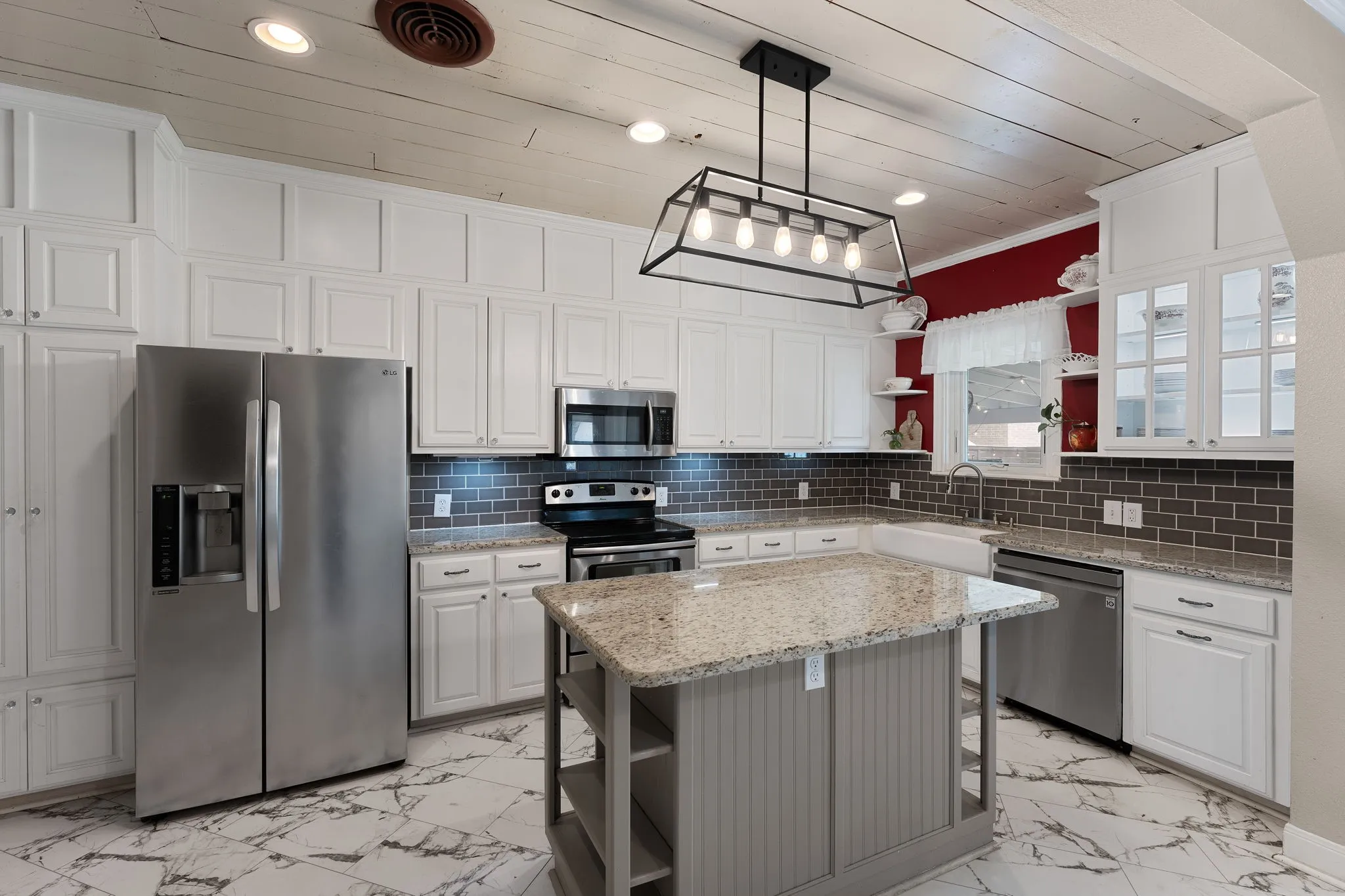 Single Family Residence For Sale in Bell County , 1501 N 5th Street, Temple, Texas 76501, 3 Bedroom, 2 Bathroom, Garage spaces, 2,520 Sqft, built in 1939, mls#21323985, Real Estate Agent in Temple, Homes For Sale in Bell county, Homes For Sale in Temple, Realtor in Temple Texas, Real Estate Brokerage Independent Realty Texas, Luminita Cordes Realtor