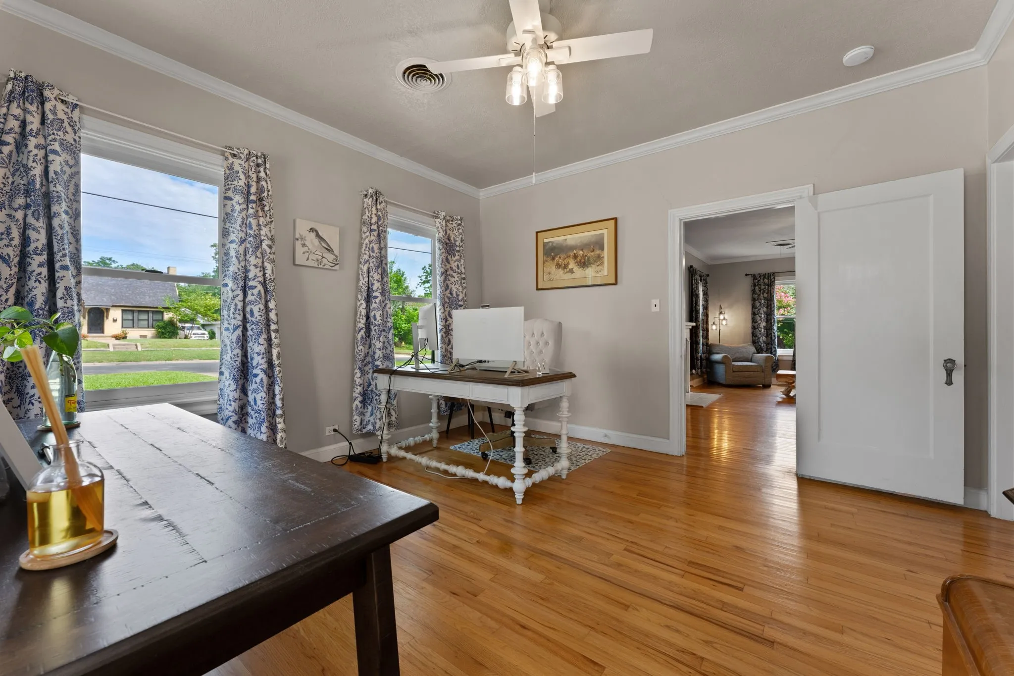 Single Family Residence For Sale in Bell County , 1501 N 5th Street, Temple, Texas 76501, 3 Bedroom, 2 Bathroom, Garage spaces, 2,520 Sqft, built in 1939, mls#21323985, Real Estate Agent in Temple, Homes For Sale in Bell county, Homes For Sale in Temple, Realtor in Temple Texas, Real Estate Brokerage Independent Realty Texas, Luminita Cordes Realtor