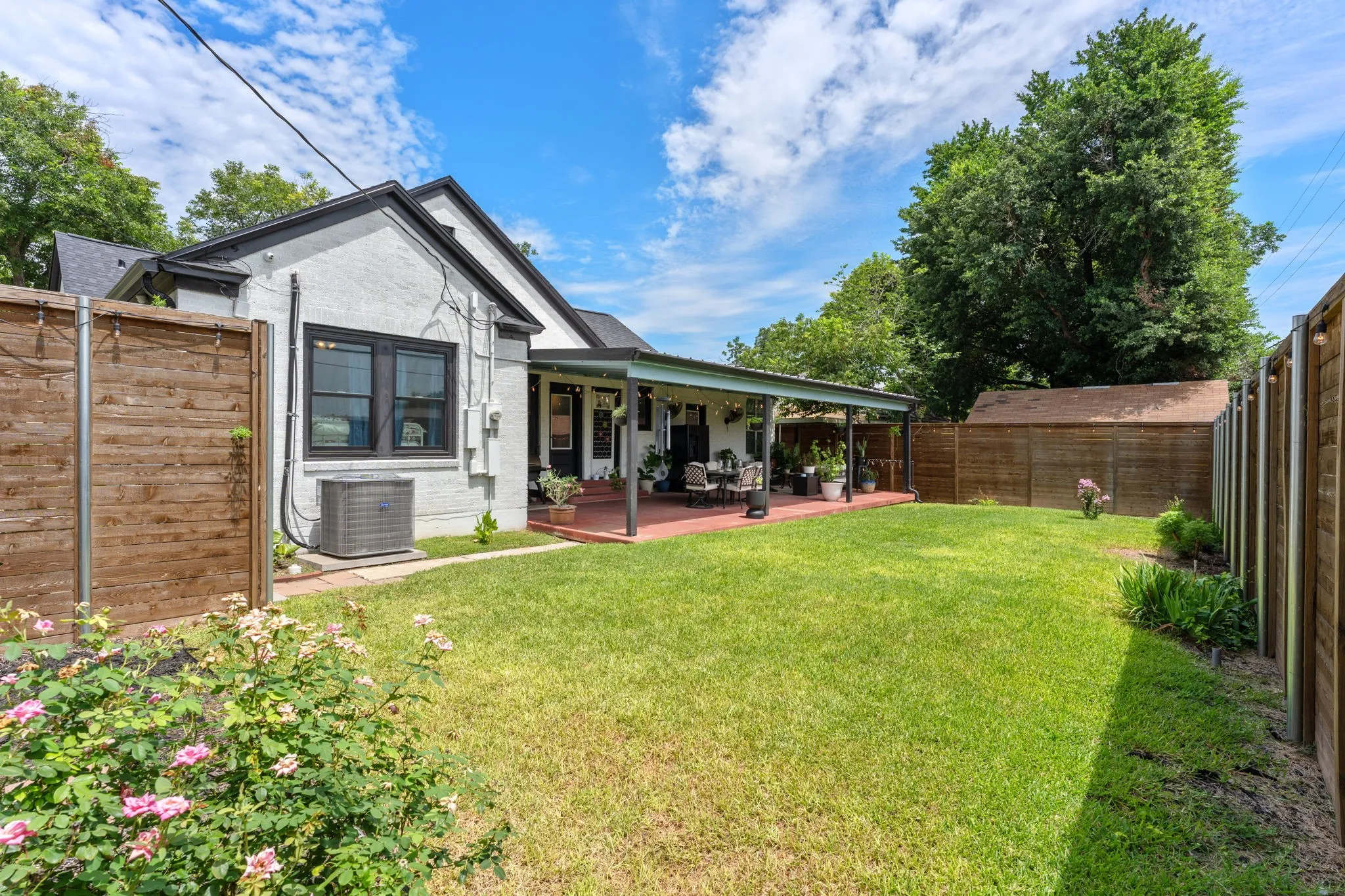 Single Family Residence For Sale in Bell County , 1501 N 5th Street, Temple, Texas 76501, 3 Bedroom, 2 Bathroom, Garage spaces, 2,520 Sqft, built in 1939, mls#21323985, Real Estate Agent in Temple, Homes For Sale in Bell county, Homes For Sale in Temple, Realtor in Temple Texas, Real Estate Brokerage Independent Realty Texas, Luminita Cordes Realtor