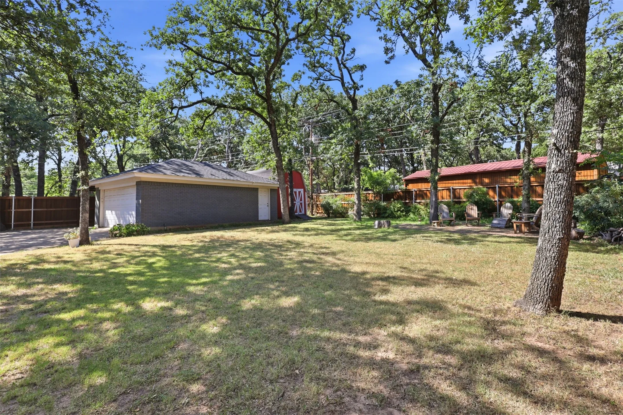 Single Family Residence For Sale in Tarrant County , 1308 W Redbud Drive, Hurst, Texas 76053, 4 Bedroom, 2 Bathroom, 2 Garage spaces, 2,632 Sqft, built in 1965, mls#21324075, Real Estate Agent in Hurst, Homes For Sale in Tarrant county, Homes For Sale in Hurst, Realtor in Hurst Texas, Real Estate Brokerage Independent Realty Texas, Luminita Cordes Realtor