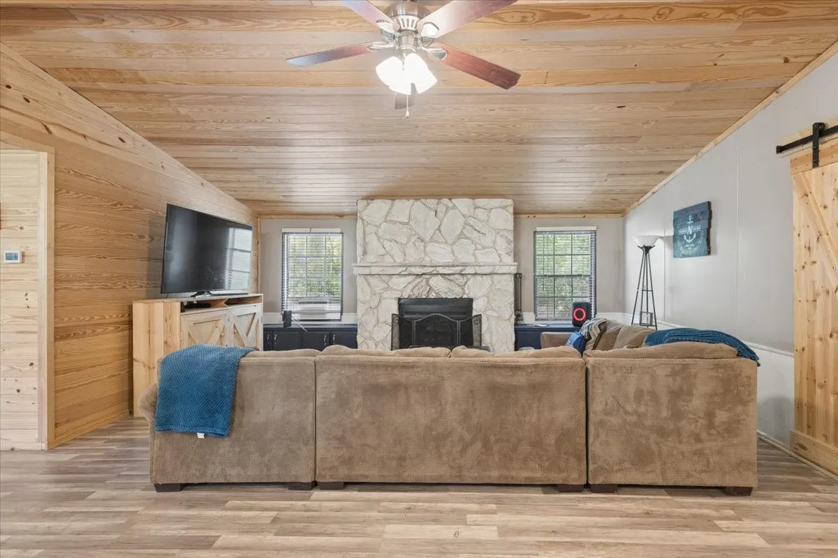 Manufactured Home For Sale in Henderson County , 245 Ben Lacy Drive, Gun Barrel City, Texas 75156, 3 Bedrooms, 2 Bathrooms, Garage spaces, 1,568 Sqft, built in 1989, Price $269,000, mls#21295498, Real Estate Agent in Gun Barrel City, Homes For Sale in Henderson county, Homes For Sale in Gun Barrel City, Realtor in Gun Barrel City Texas, Real Estate Brokerage Independent Realty Texas, Luminita Cordes Realtor