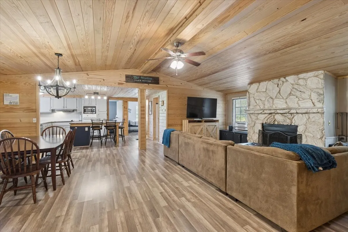 Manufactured Home For Sale in Henderson County , 245 Ben Lacy Drive, Gun Barrel City, Texas 75156, 3 Bedrooms, 2 Bathrooms, Garage spaces, 1,568 Sqft, built in 1989, Price $269,000, mls#21295498, Real Estate Agent in Gun Barrel City, Homes For Sale in Henderson county, Homes For Sale in Gun Barrel City, Realtor in Gun Barrel City Texas, Real Estate Brokerage Independent Realty Texas, Luminita Cordes Realtor