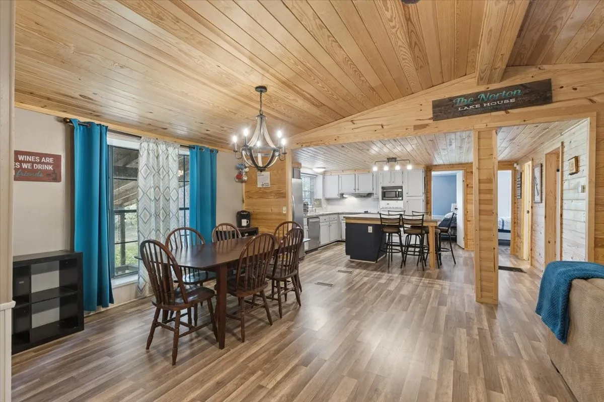 Manufactured Home For Sale in Henderson County , 245 Ben Lacy Drive, Gun Barrel City, Texas 75156, 3 Bedrooms, 2 Bathrooms, Garage spaces, 1,568 Sqft, built in 1989, Price $269,000, mls#21295498, Real Estate Agent in Gun Barrel City, Homes For Sale in Henderson county, Homes For Sale in Gun Barrel City, Realtor in Gun Barrel City Texas, Real Estate Brokerage Independent Realty Texas, Luminita Cordes Realtor