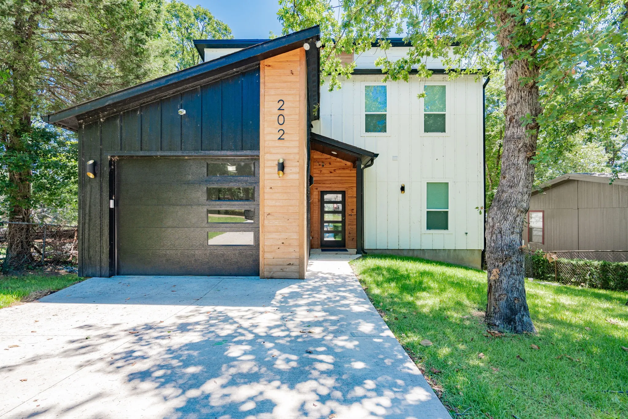 Single Family Residence For Sale in Henderson County , 202 Sunray Street, Mabank, Texas 75156, 4 Bedroom, 3 Bathroom, 1 Garage spaces, 1,983 Sqft, built in 2022, mls#21321987, Real Estate Agent in Mabank, Homes For Sale in Henderson county, Homes For Sale in Mabank, Realtor in Mabank Texas, Real Estate Brokerage Independent Realty Texas, Luminita Cordes Realtor