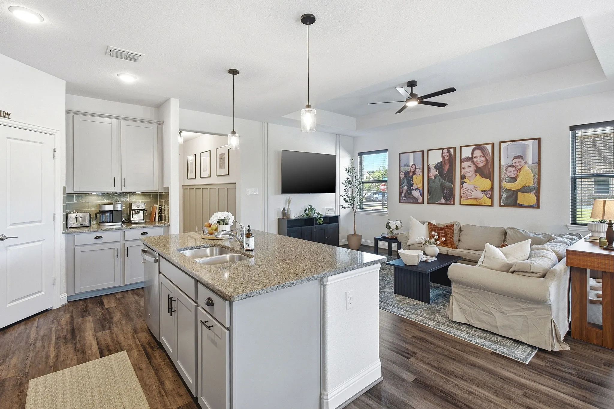 Single Family Residence For Sale in Collin County , 3004 Sunnyside Drive, Celina, Texas 75009, 3 Bedroom, 2 Bathroom, 2 Garage spaces, 1,633 Sqft, built in 2020, mls#21322533, Real Estate Agent in Celina, Homes For Sale in Collin county, Homes For Sale in Celina, Realtor in Celina Texas, Real Estate Brokerage Independent Realty Texas, Luminita Cordes Realtor
